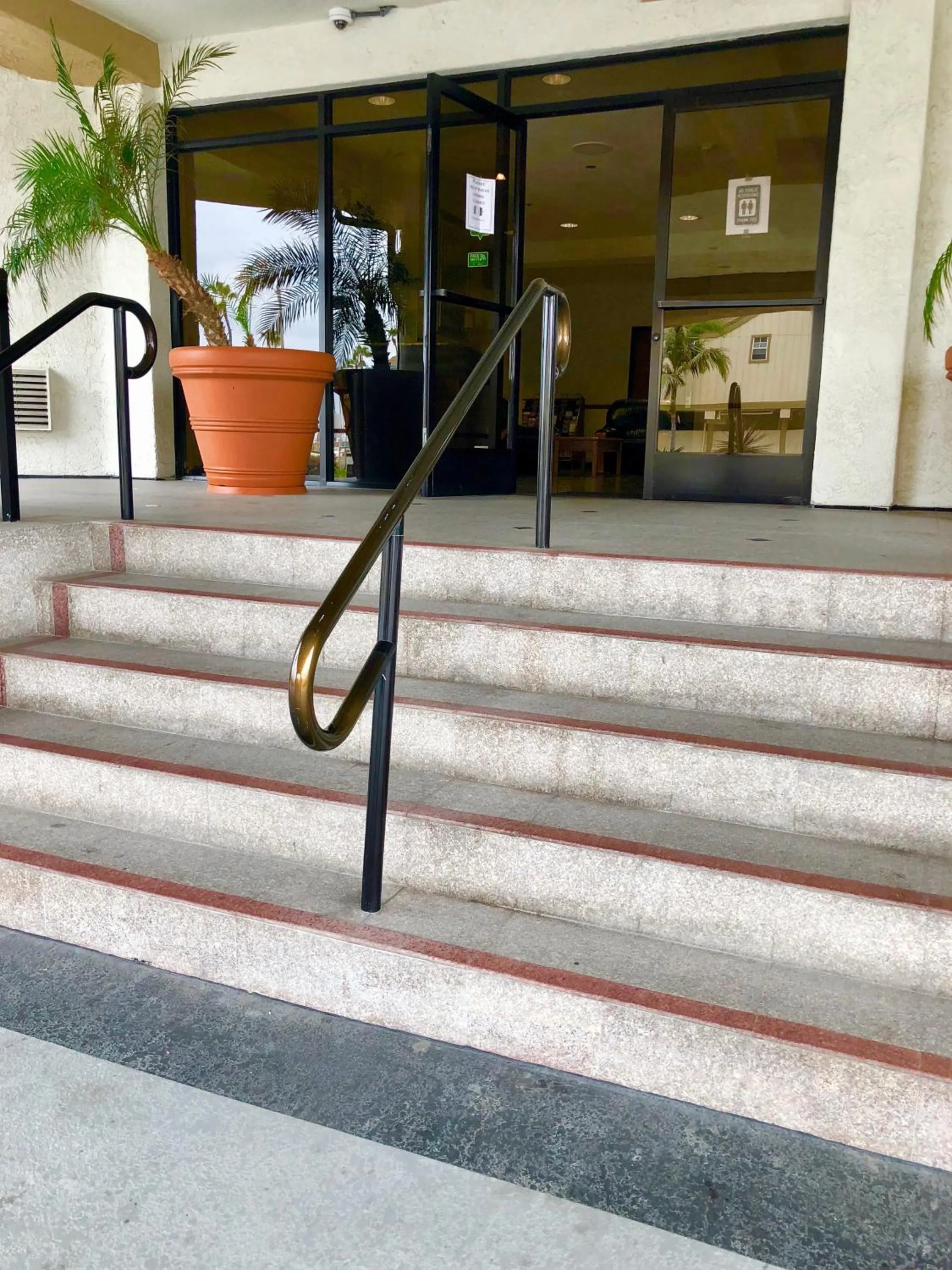 Facade/entrance in Huntington Beach Inn