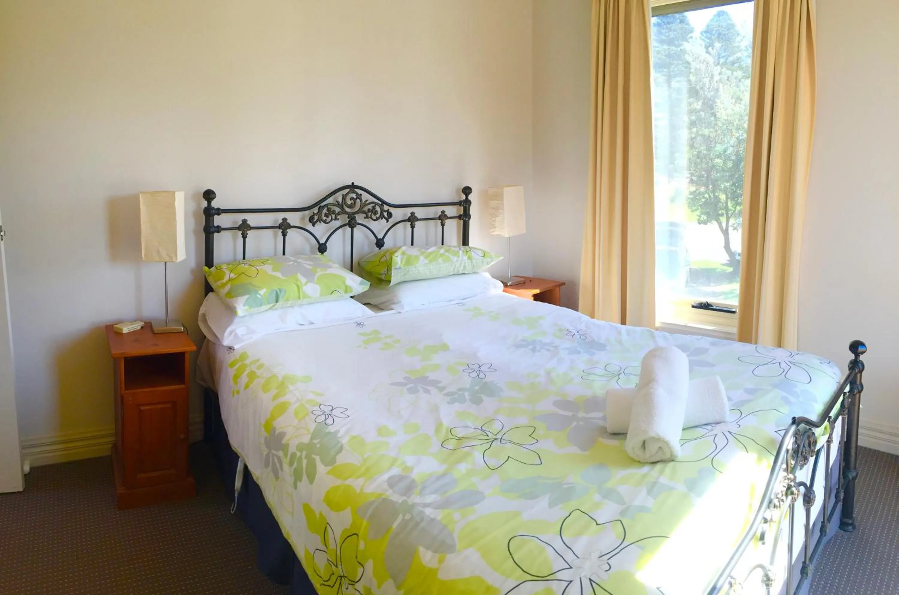 Bedroom, Bed in Dockside Waterfront Indulgence