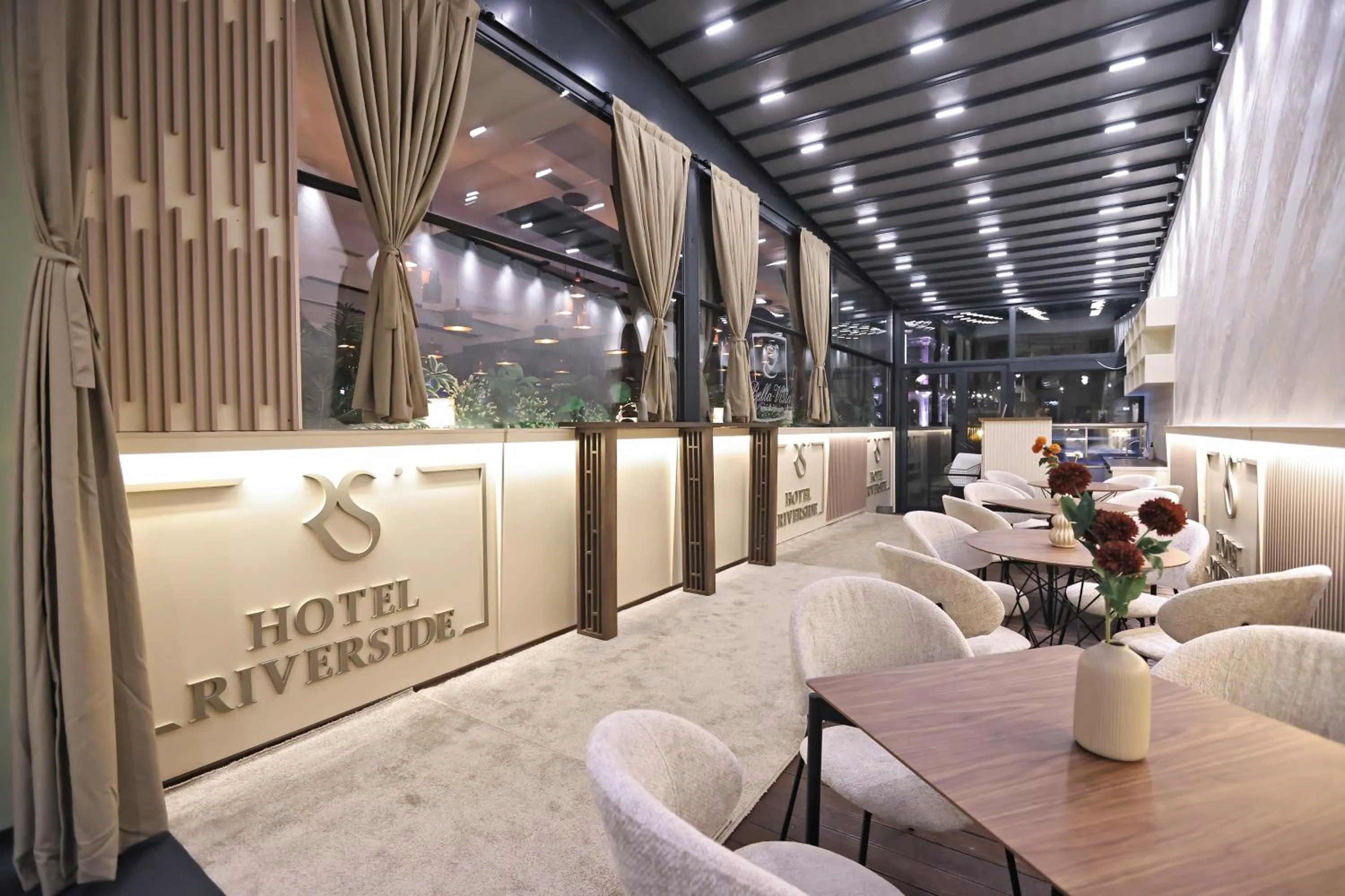 Lounge or bar in Hotel Riverside