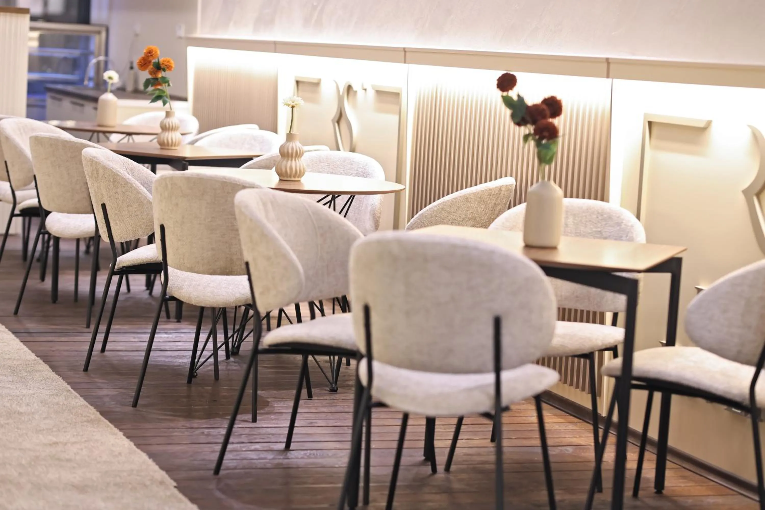 Restaurant/places to eat in Hotel Riverside