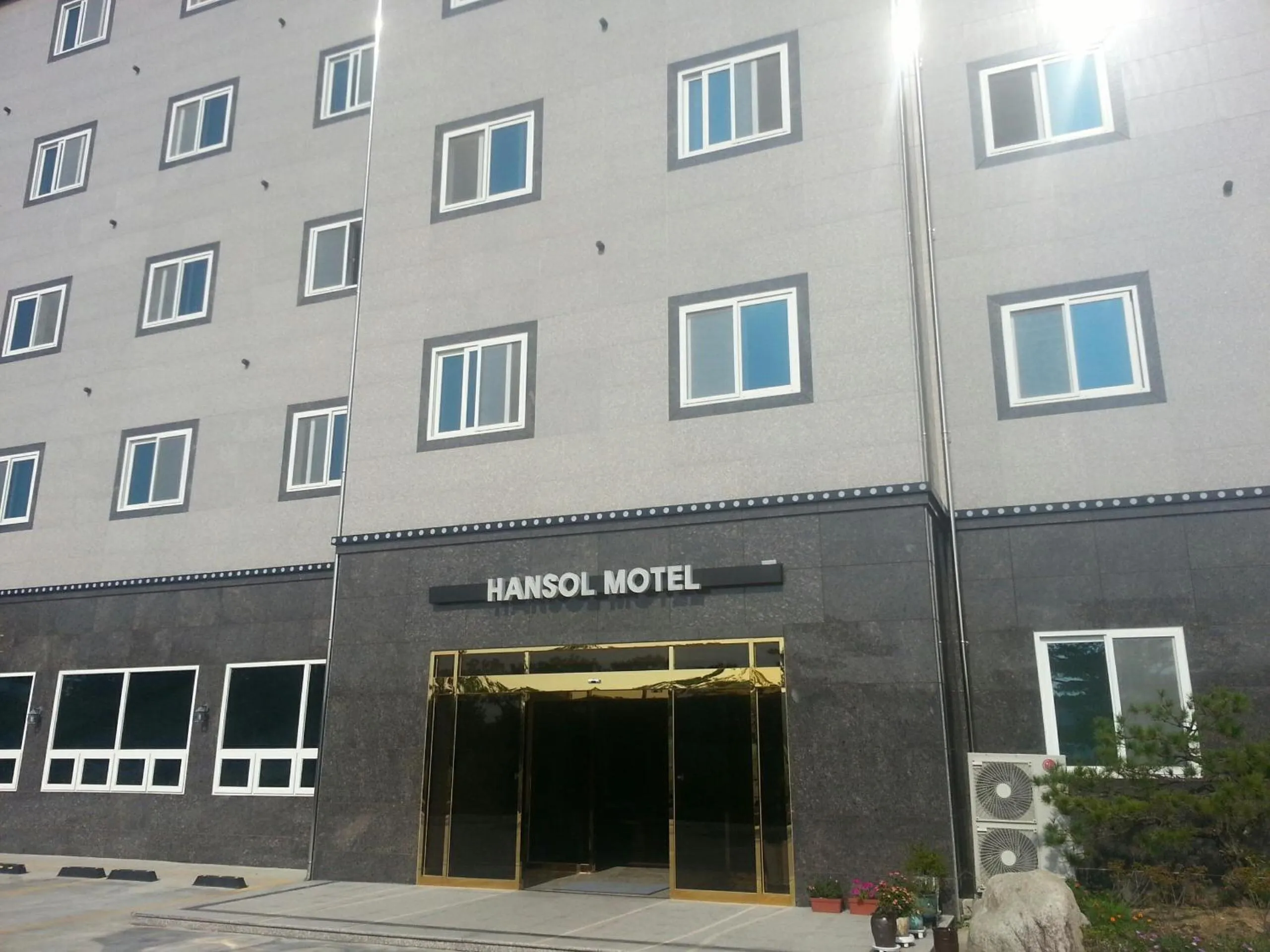 Facade/entrance in Hansol Hotel