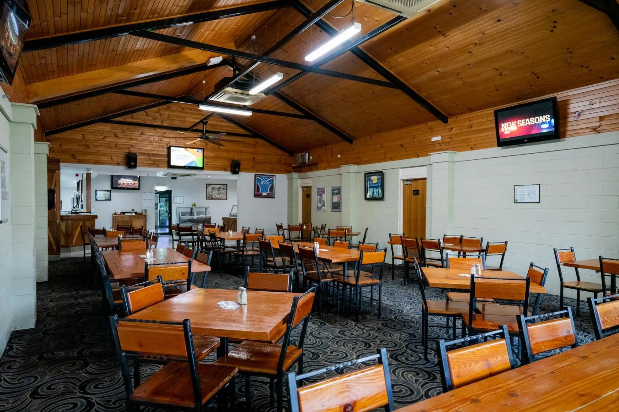 Restaurant/places to eat in Capella Hotel Motel