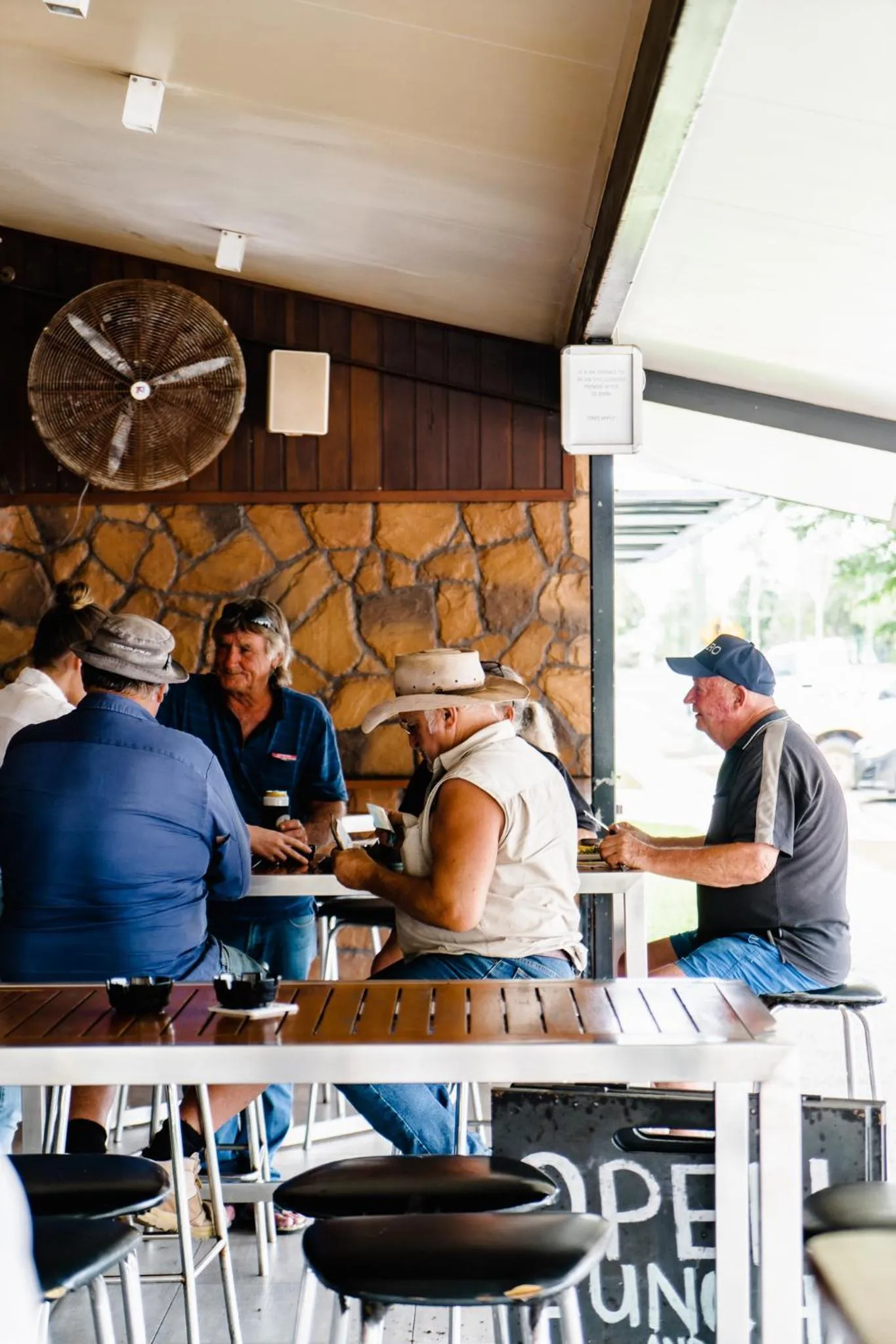 Restaurant/places to eat in Capella Hotel Motel