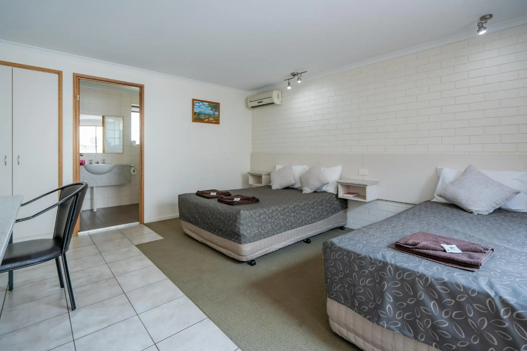 Bed in Capella Hotel Motel