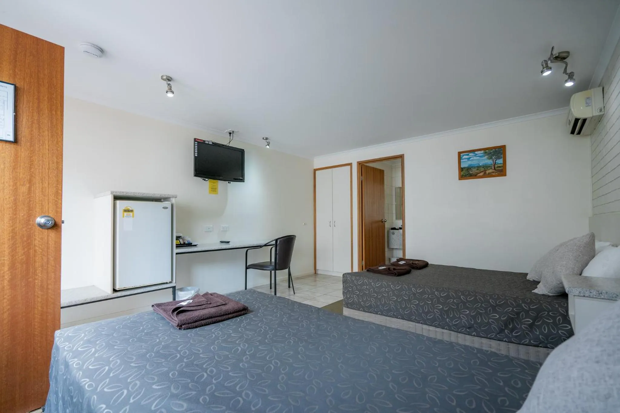 Bed in Capella Hotel Motel