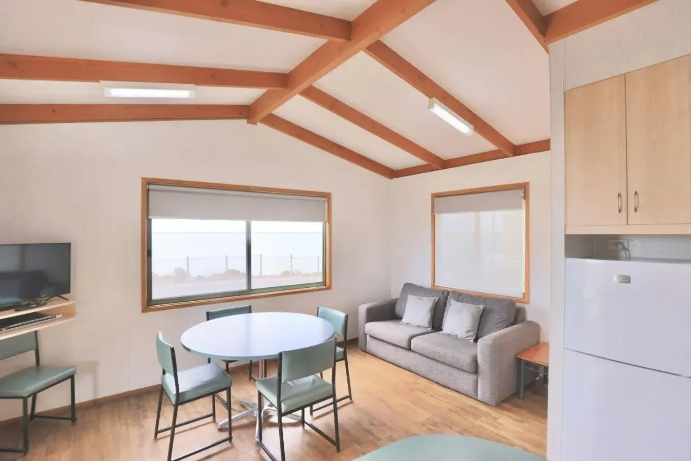 Deluxe Two-Bedroom Villa with View in Sea Vu Caravan Park Deluxe Two-Bedroom Villa with View in Sea Vu Caravan Park