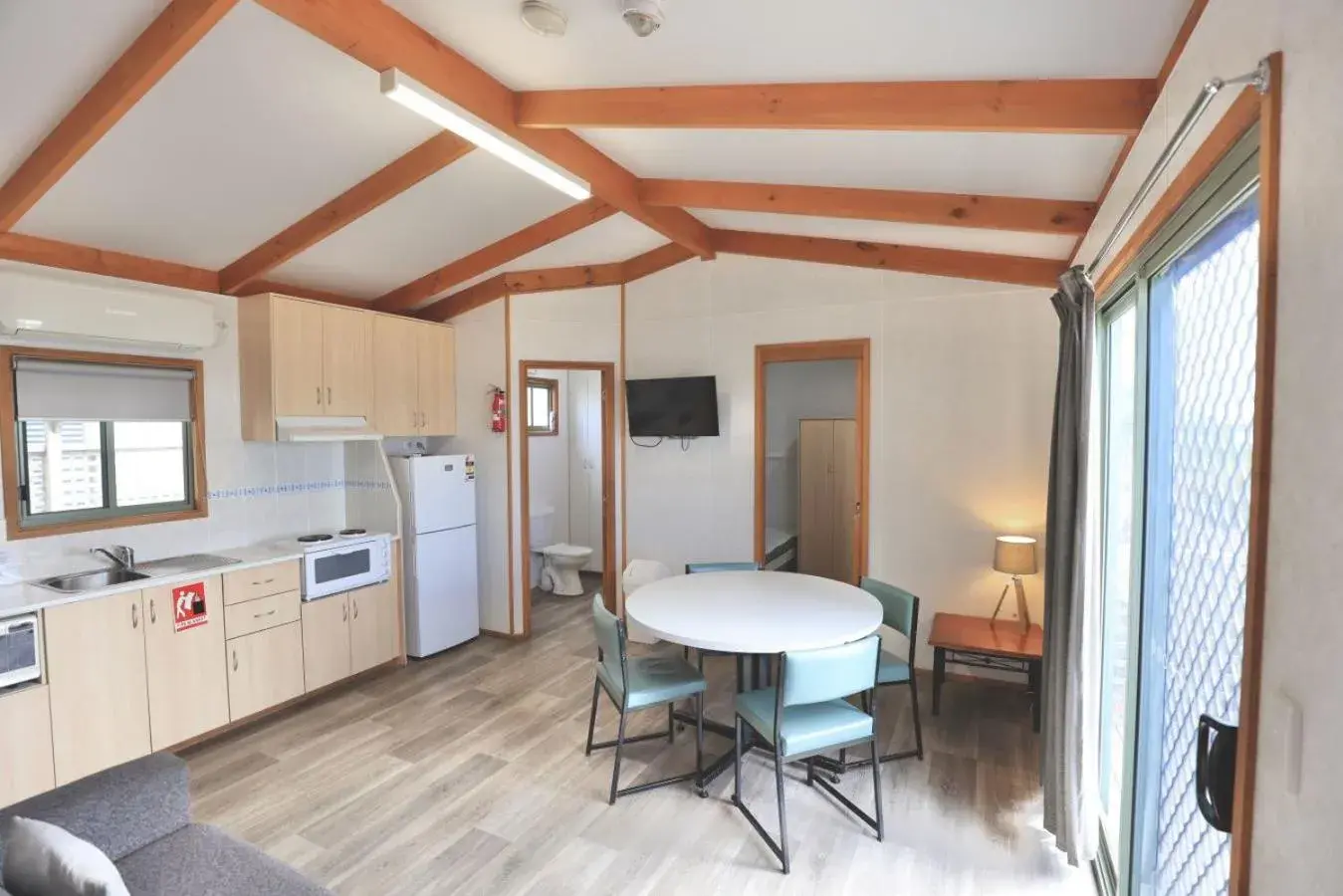 Deluxe Two-Bedroom Villa with View in Sea Vu Caravan Park Deluxe Two-Bedroom Villa with View in Sea Vu Caravan Park