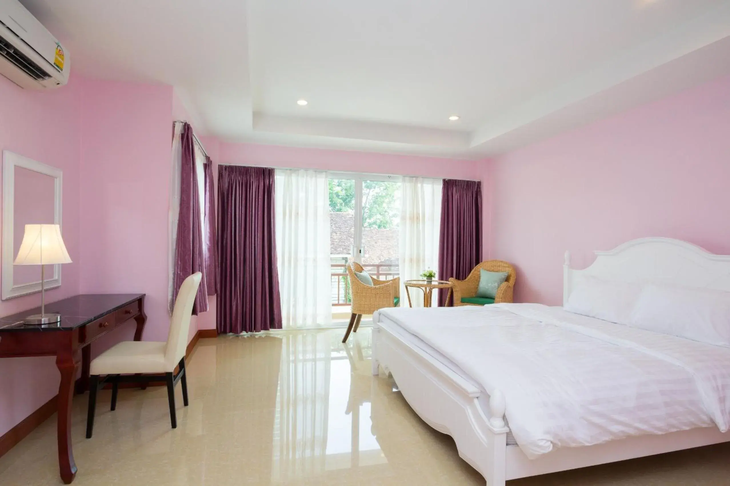 Photo of the whole room, Bed in Takanta Place Photo of the whole room, Bed in Takanta Place