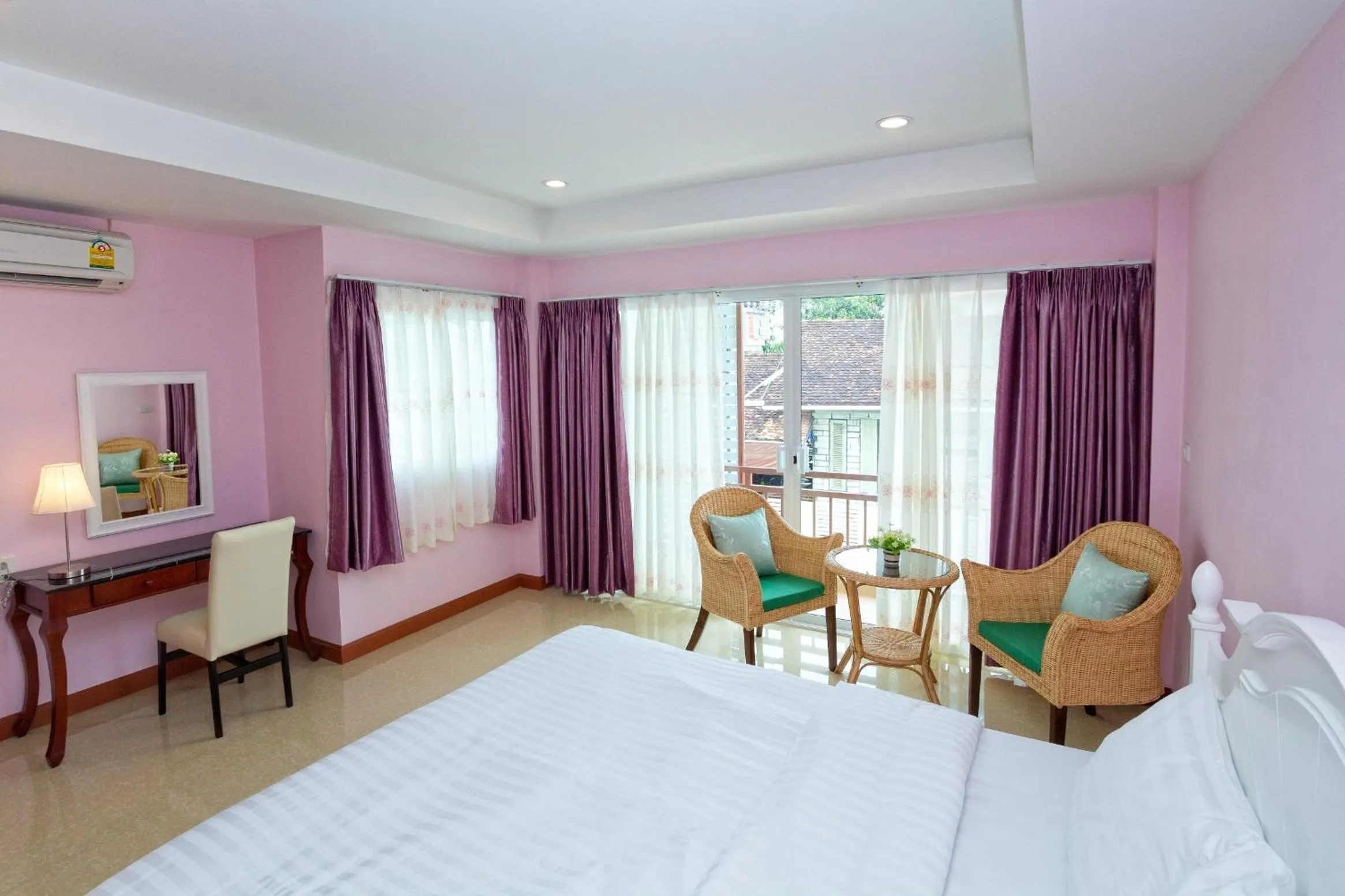 Bed in Takanta Place