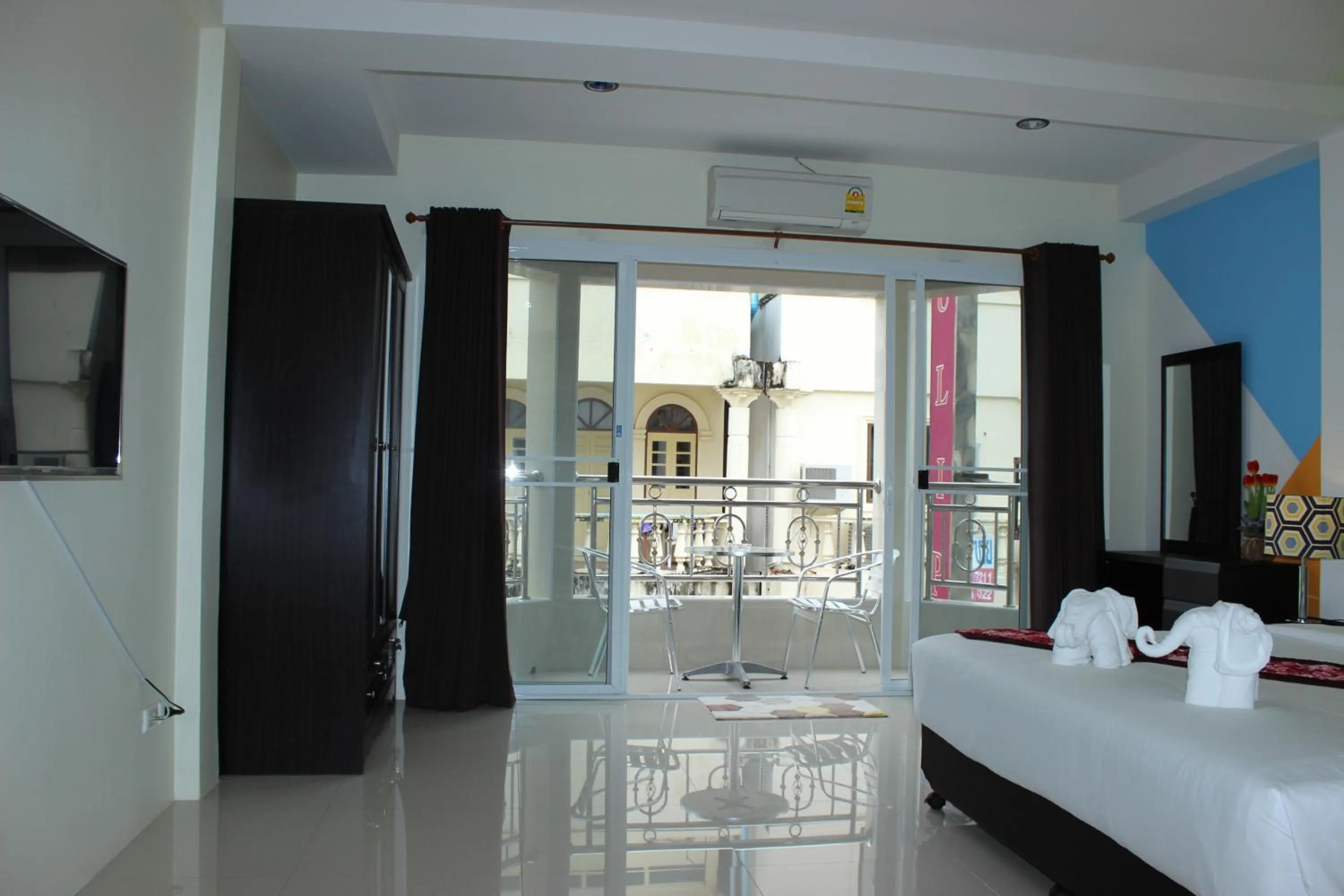 View (from property/room), Bed in Tulip Inn