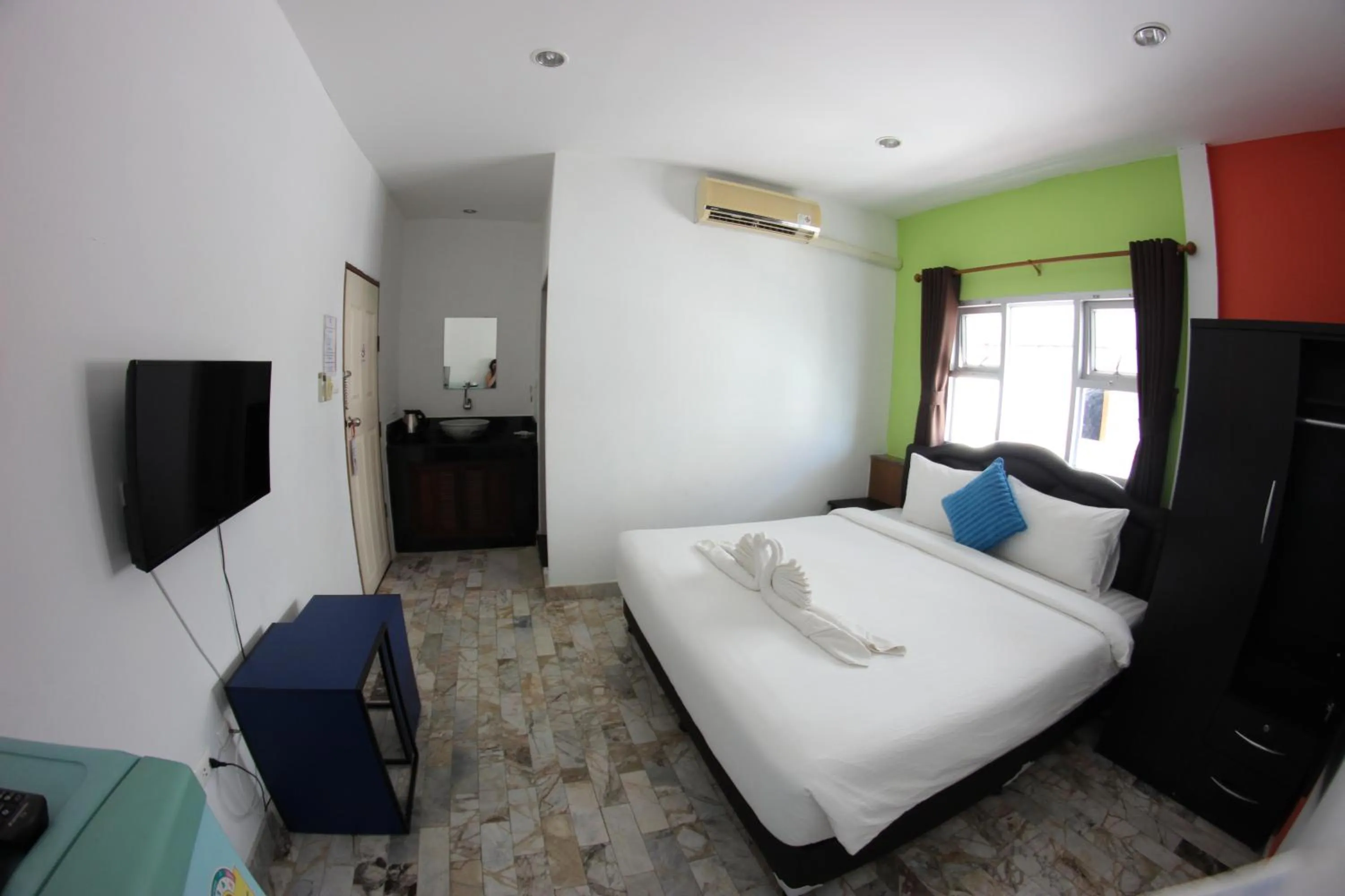 Photo of the whole room, Bed in Tulip Inn