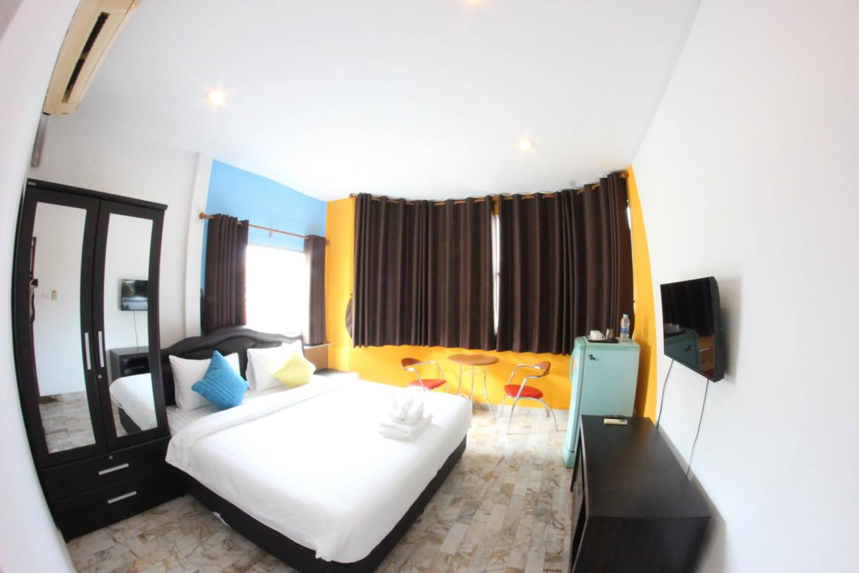 Photo of the whole room, Bed in Tulip Inn