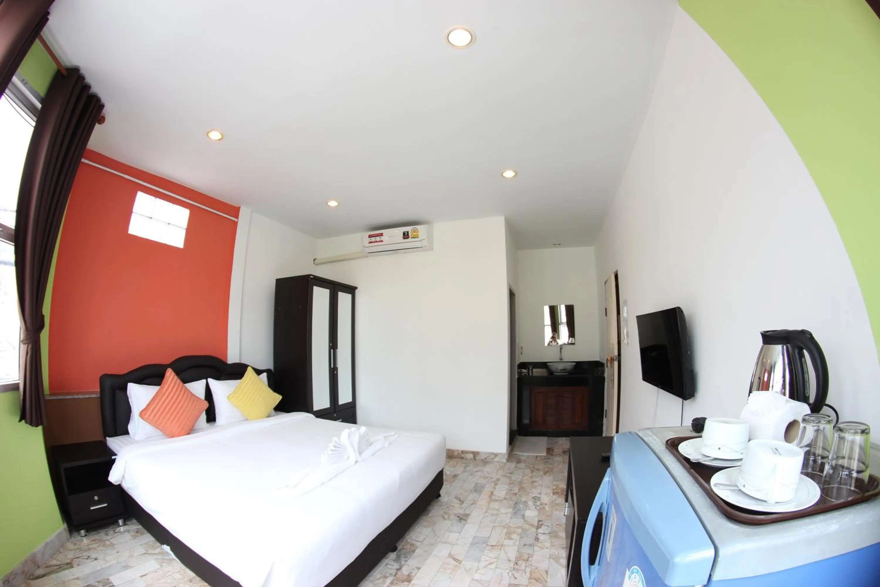 Photo of the whole room, Bed in Tulip Inn