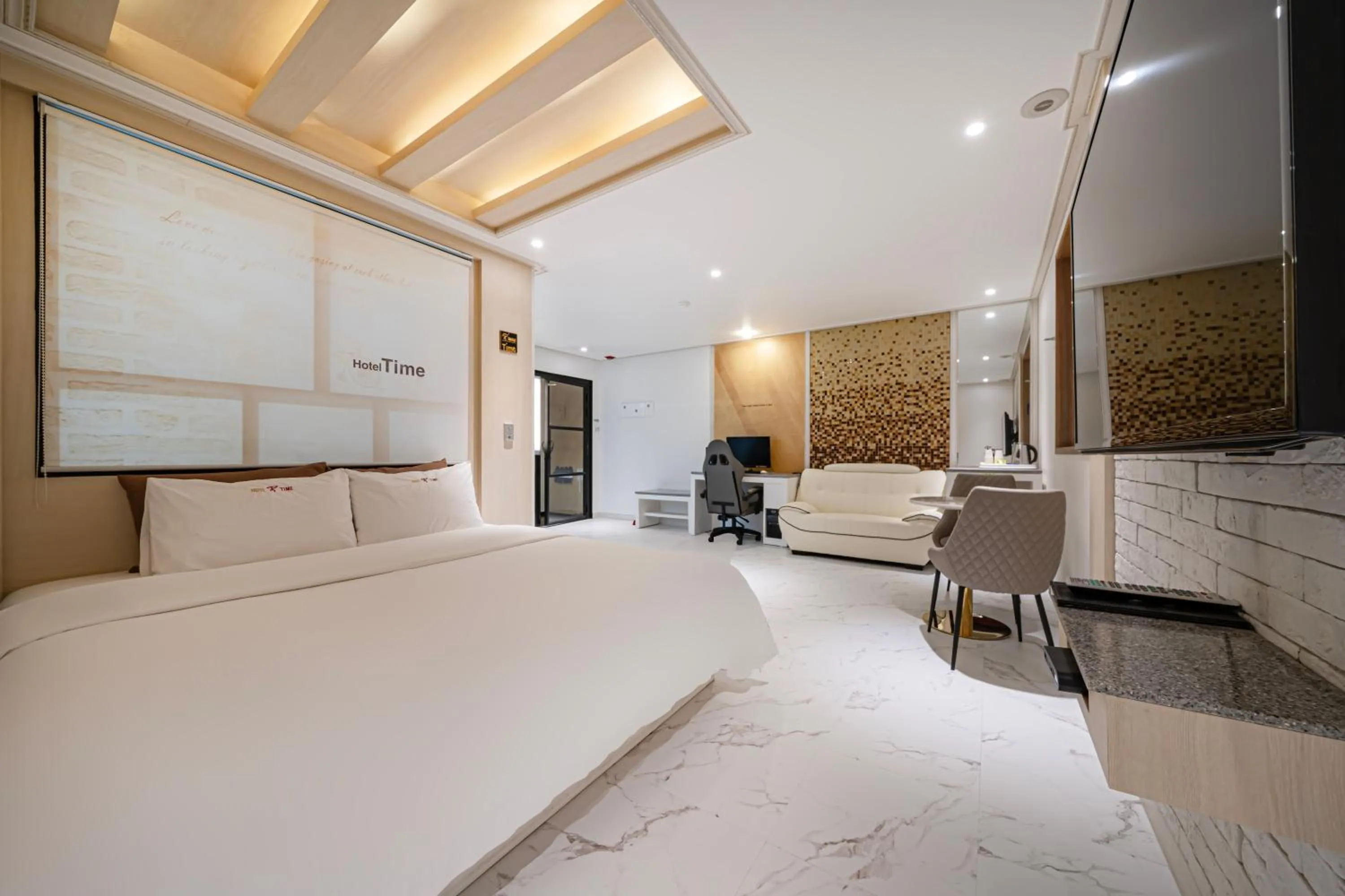 Property building, Bed in Time Hotel