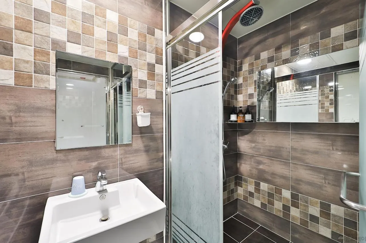 Bathroom in Time Hotel