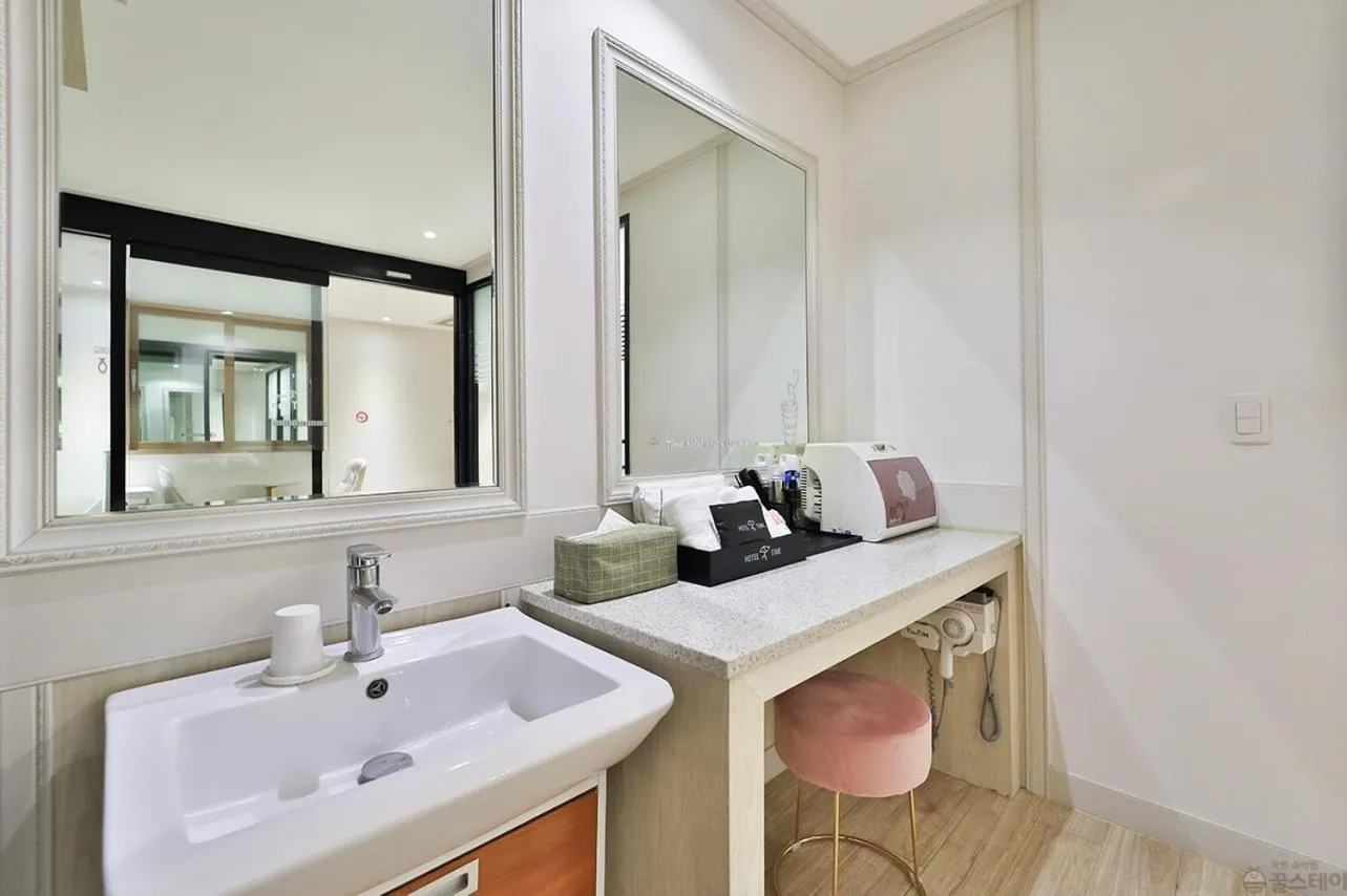 towels in Time Hotel