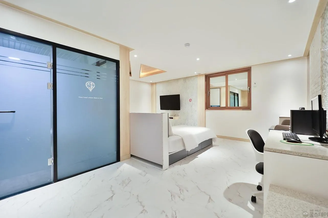 Bedroom, Bed in Time Hotel