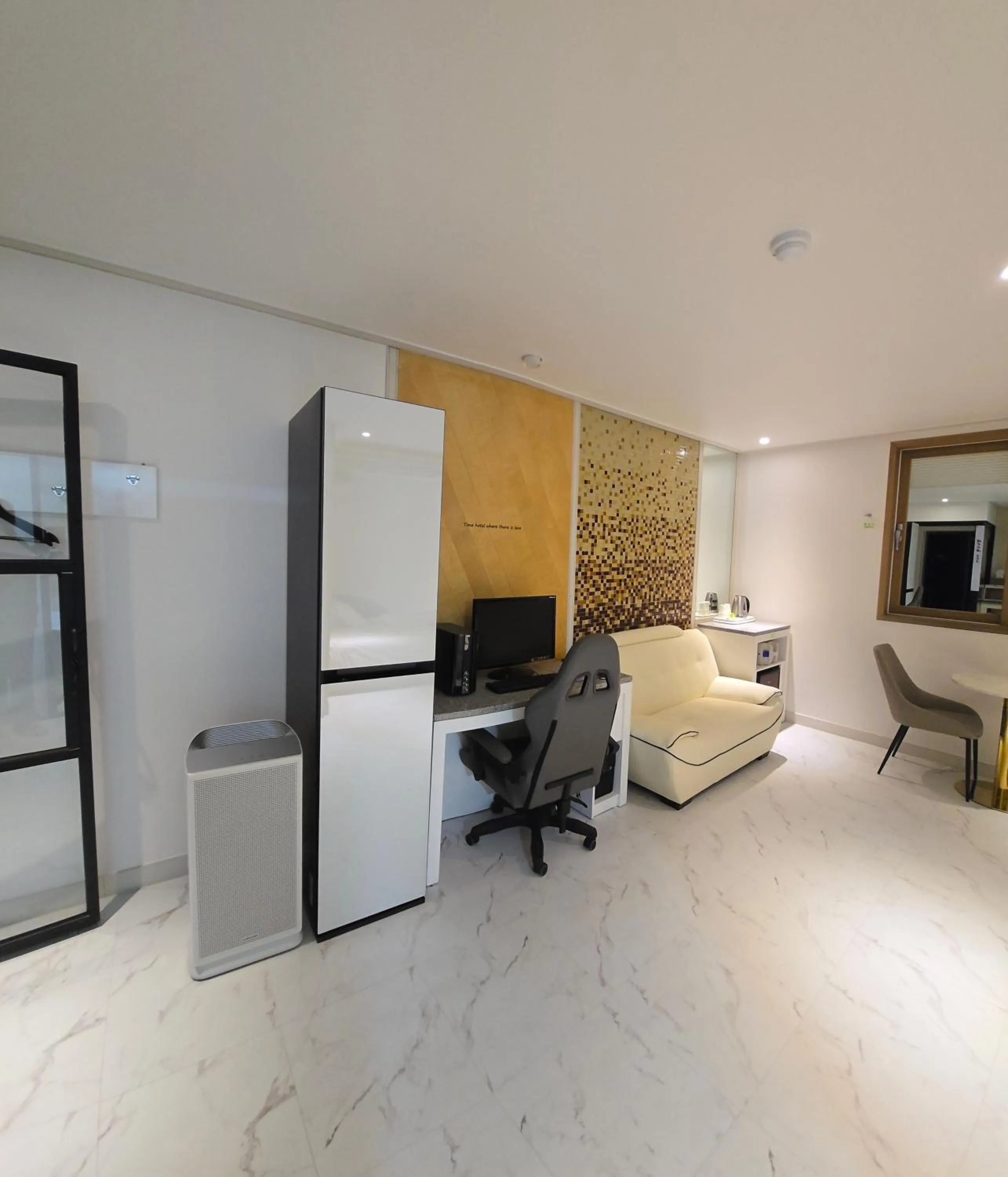 Photo of the whole room, Bed in Time Hotel