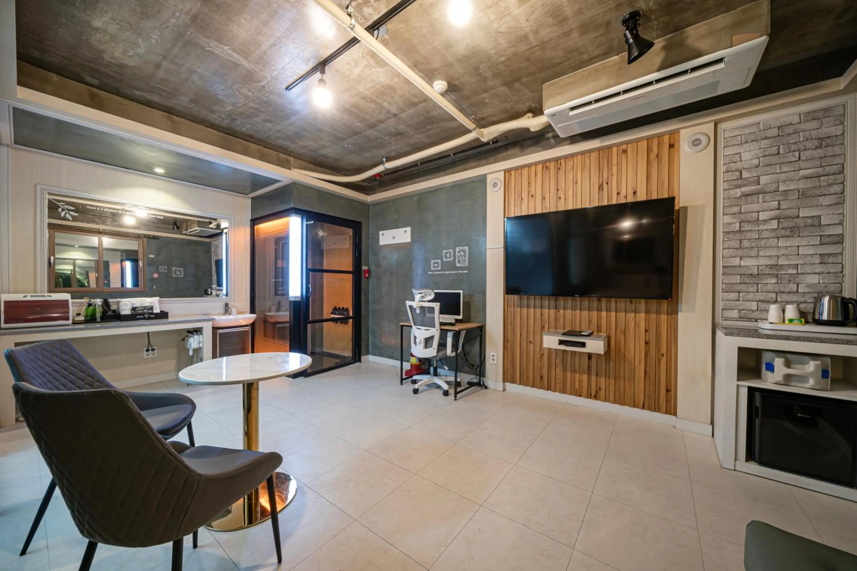 TV and multimedia in Time Hotel