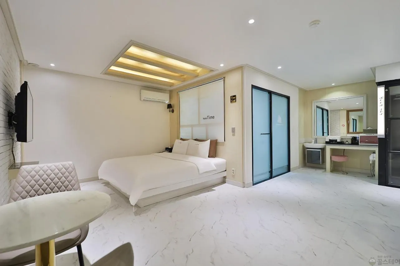 Bedroom, Bed in Time Hotel