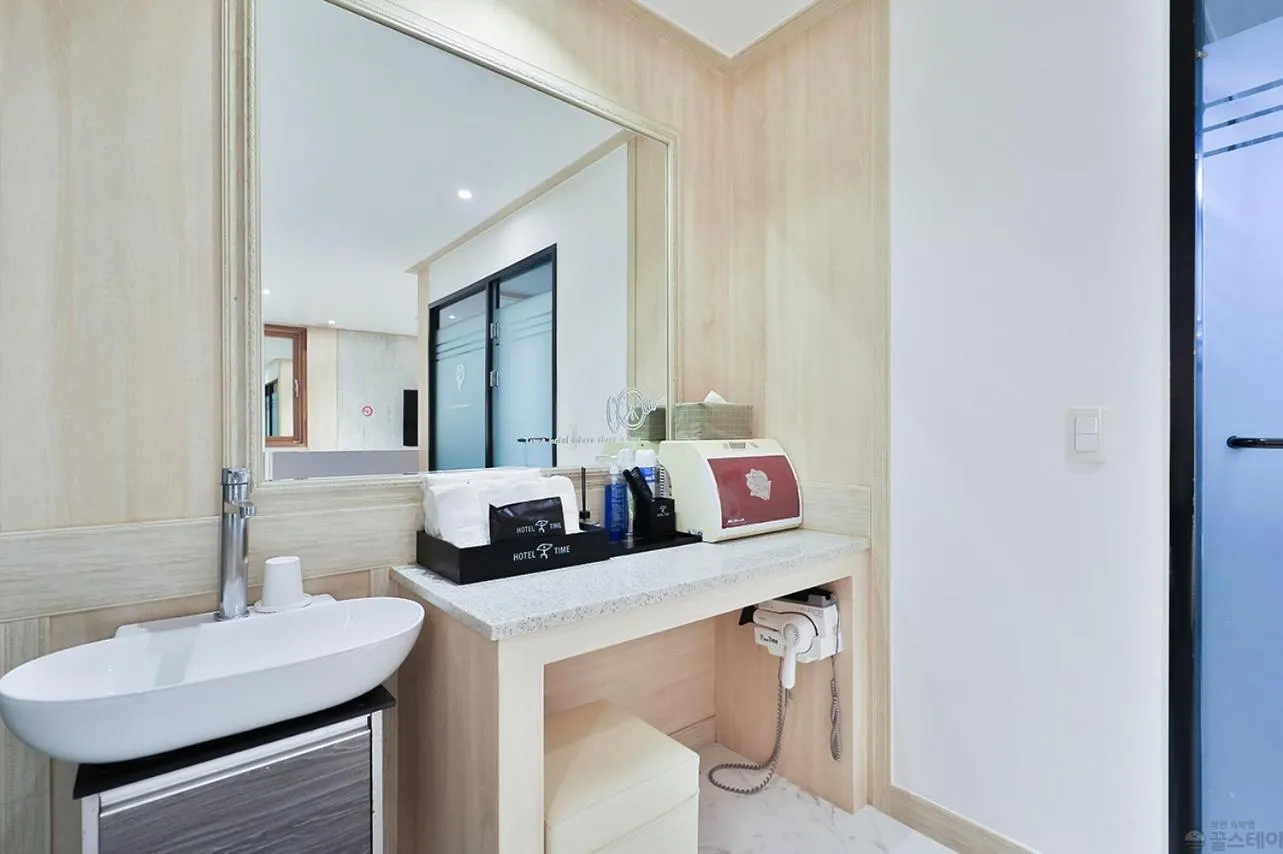 Photo of the whole room in Time Hotel