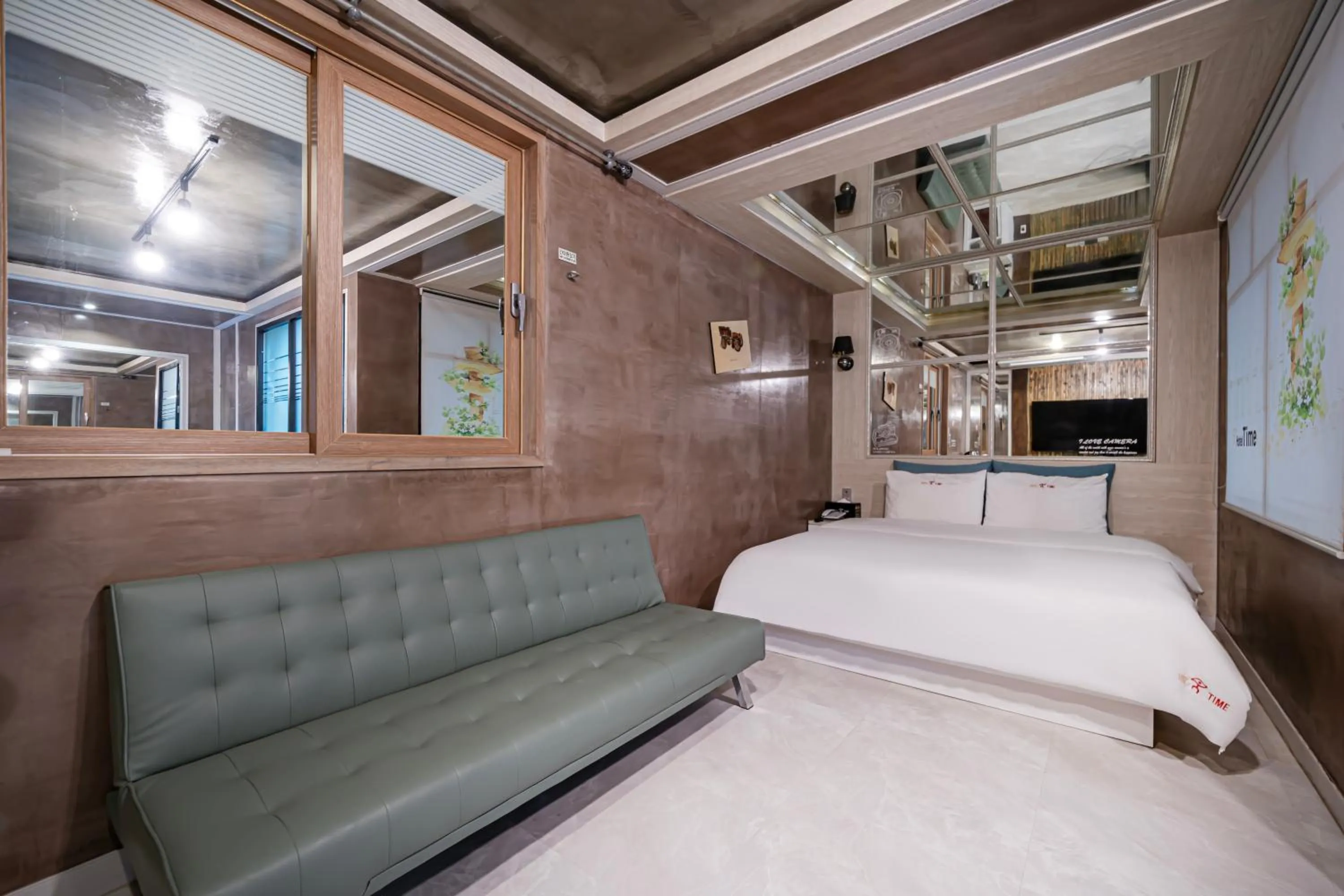 Photo of the whole room, Bed in Time Hotel