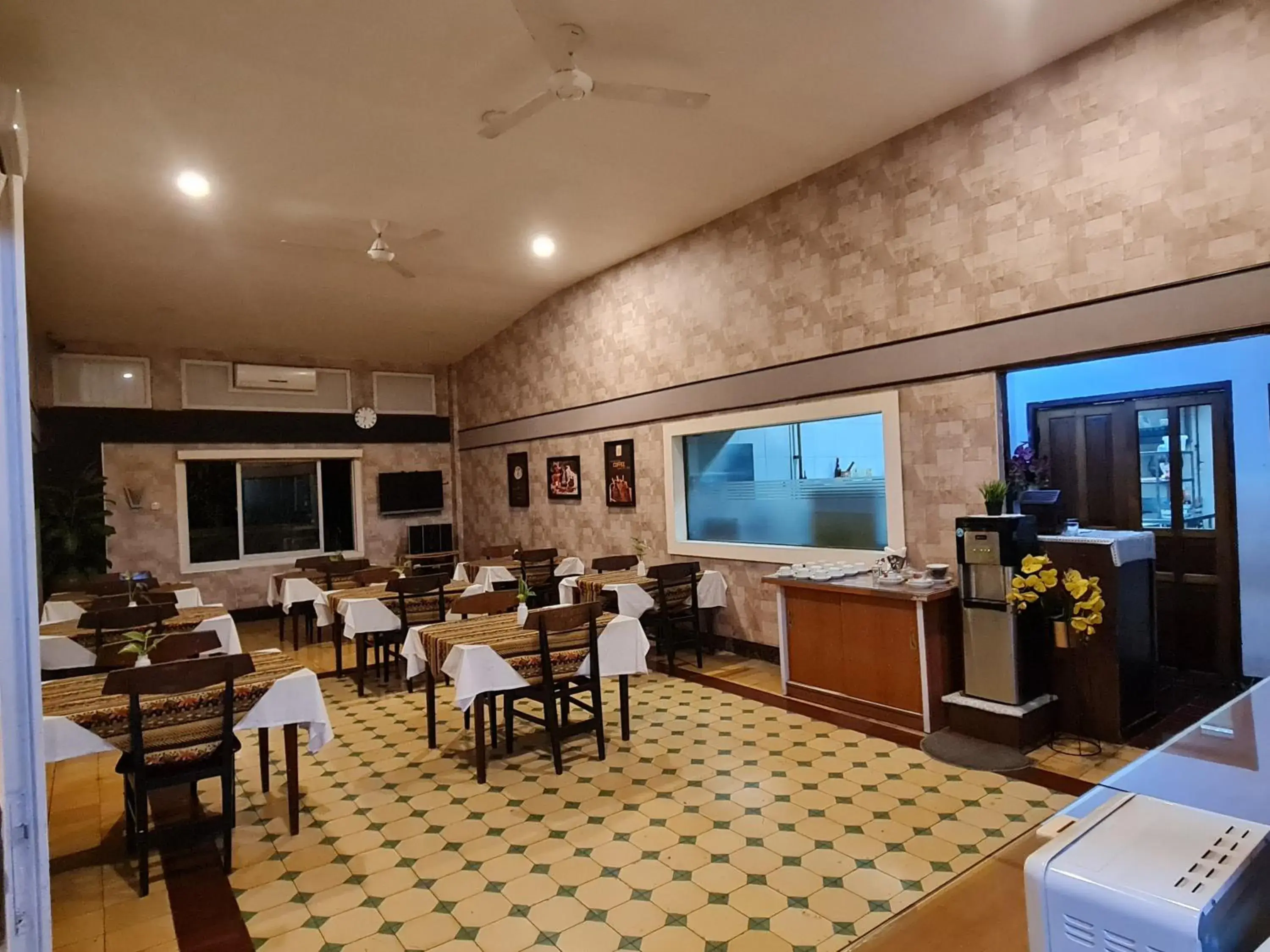 Restaurant/places to eat in Hotel Minahasa Manado Restaurant/places to eat in Hotel Minahasa Manado