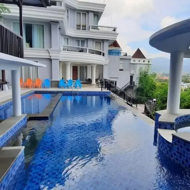 Swimming pool in Hotel Minahasa Manado Swimming pool in Hotel Minahasa Manado