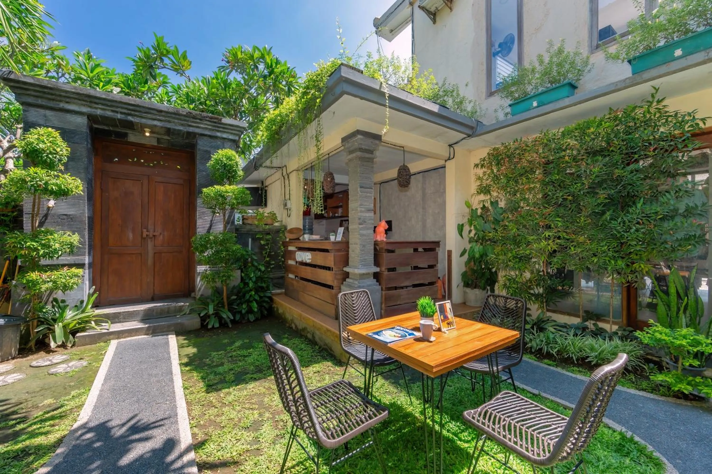 Patio in Cove Raddeyapa