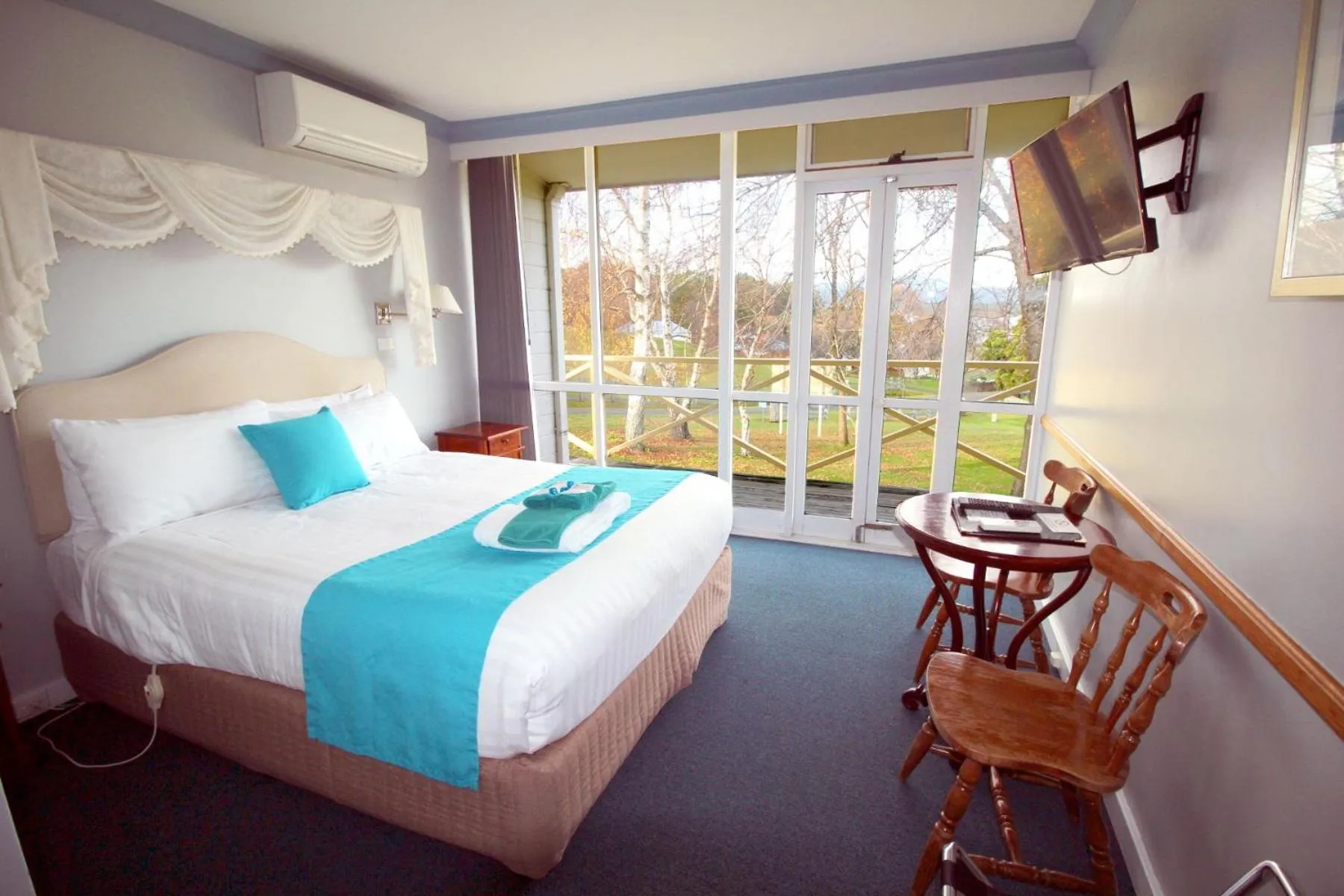 Bed in Port Arthur Motor Inn