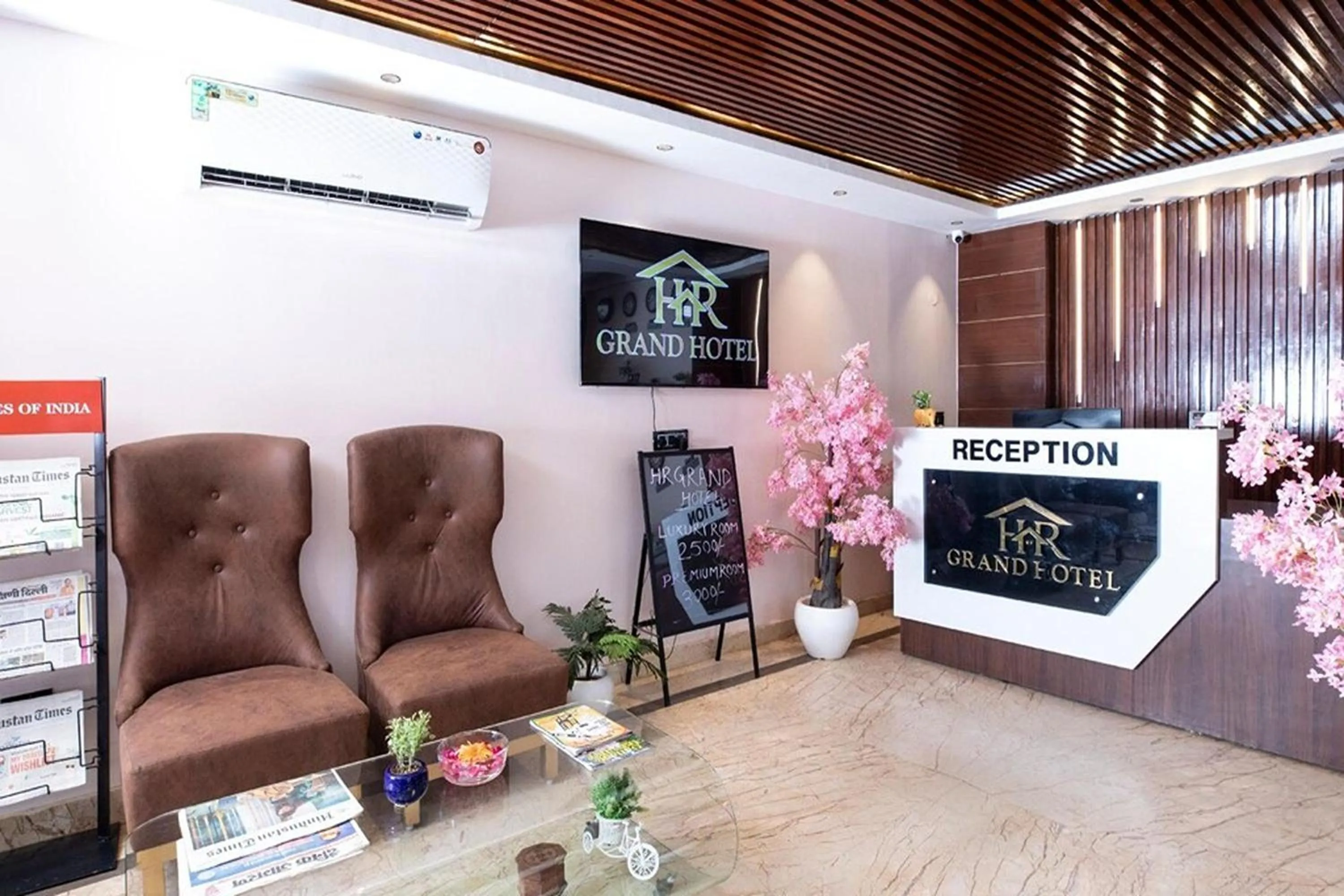 Property logo or sign in HR Grand Hotel