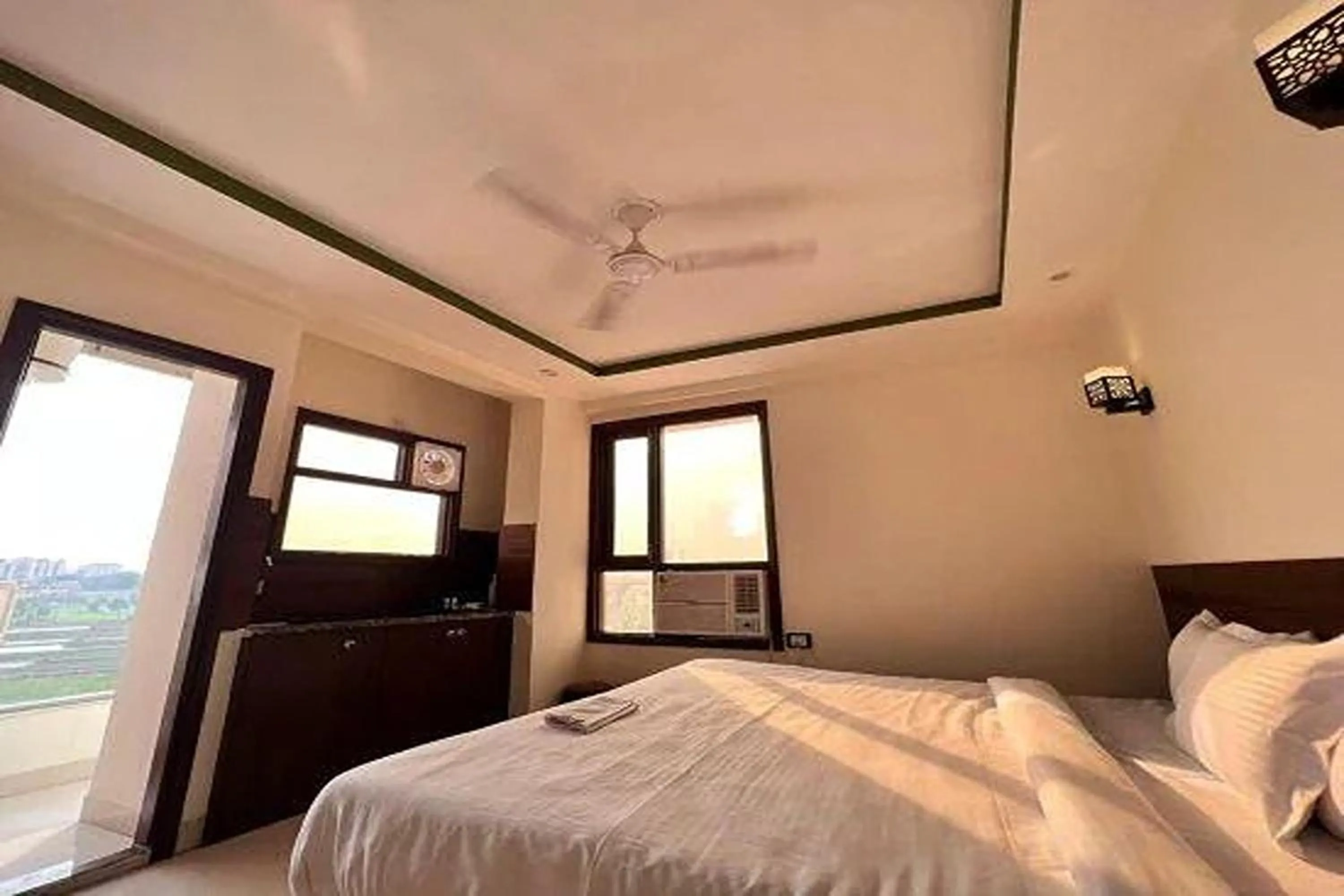 Bedroom, Bed in HR Grand Hotel