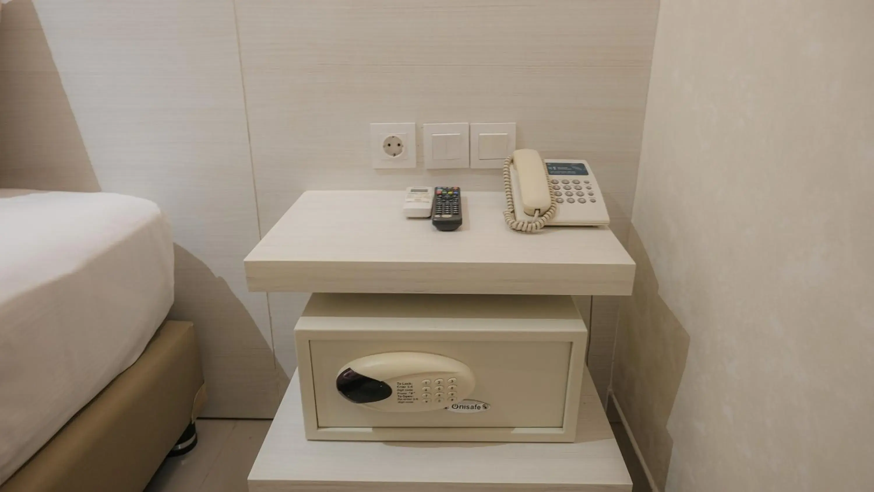 UNIC Twin in The Win Hotel Surabaya UNIC Twin in The Win Hotel Surabaya