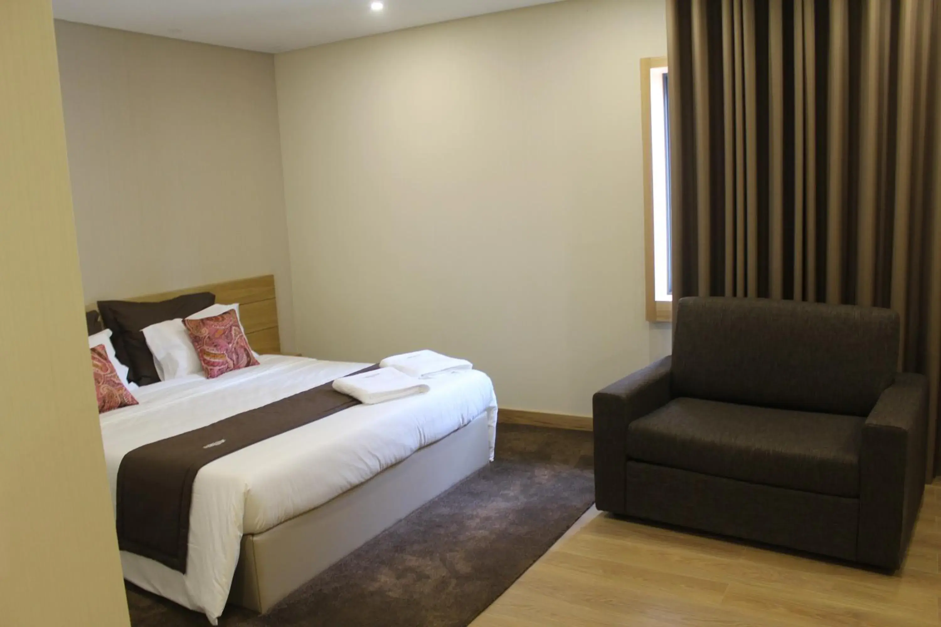 Triple Room with Shower in Douro Cister Hotel Resort Triple Room with Shower in Douro Cister Hotel Resort