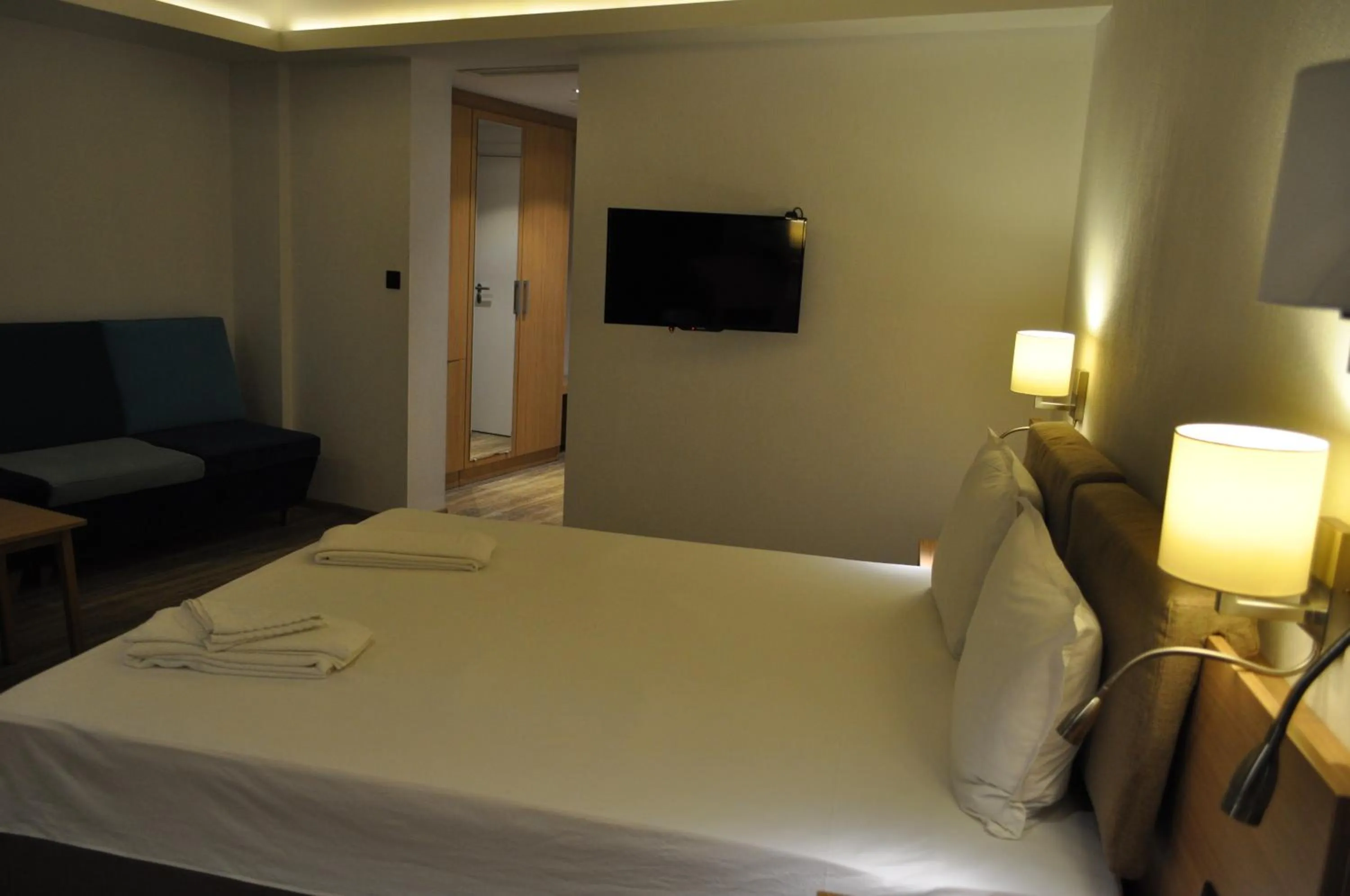 Bedroom, Bed in Hotel Tyulenovo