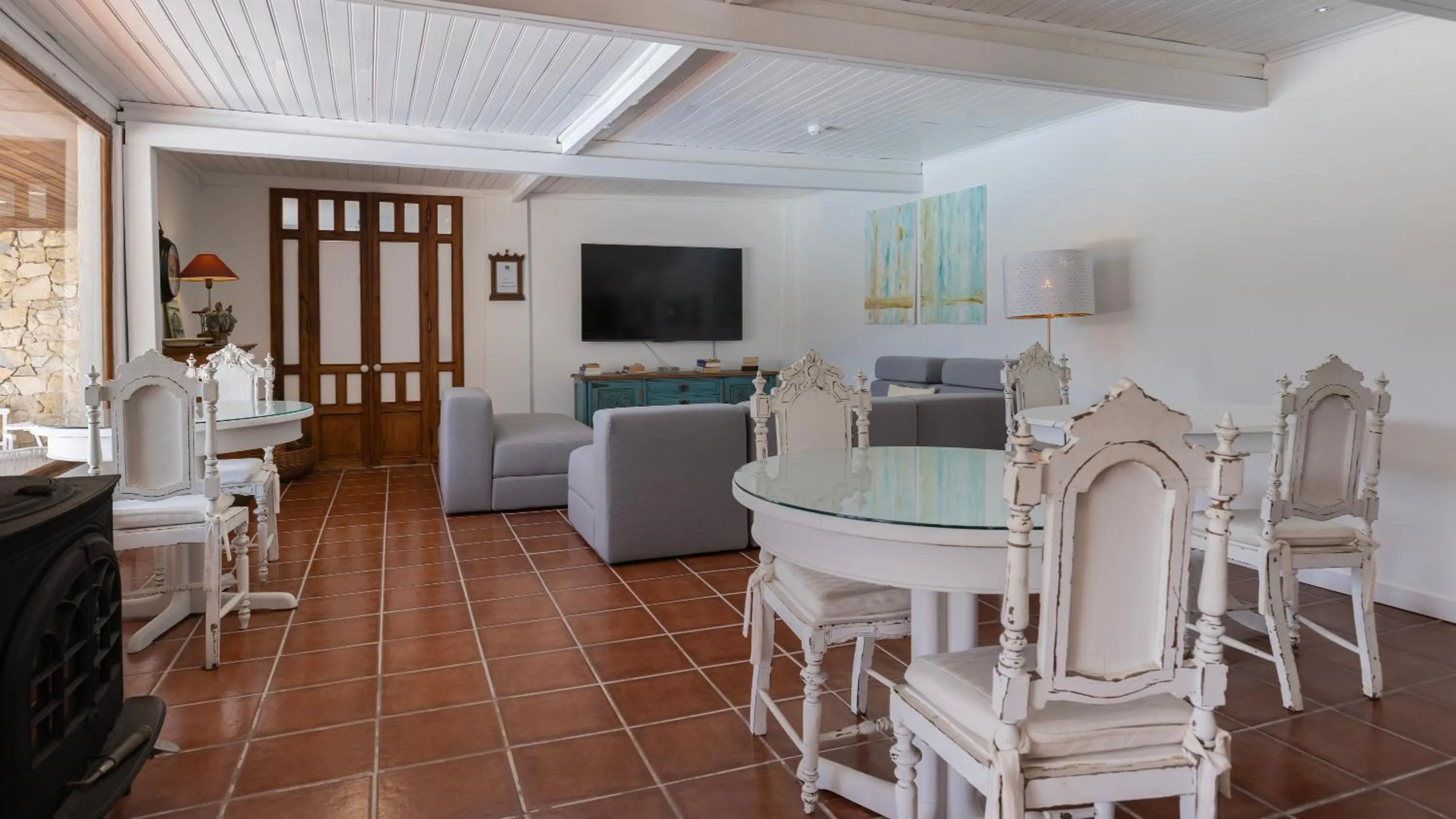 Communal lounge/ TV room in Vinha da Quinta