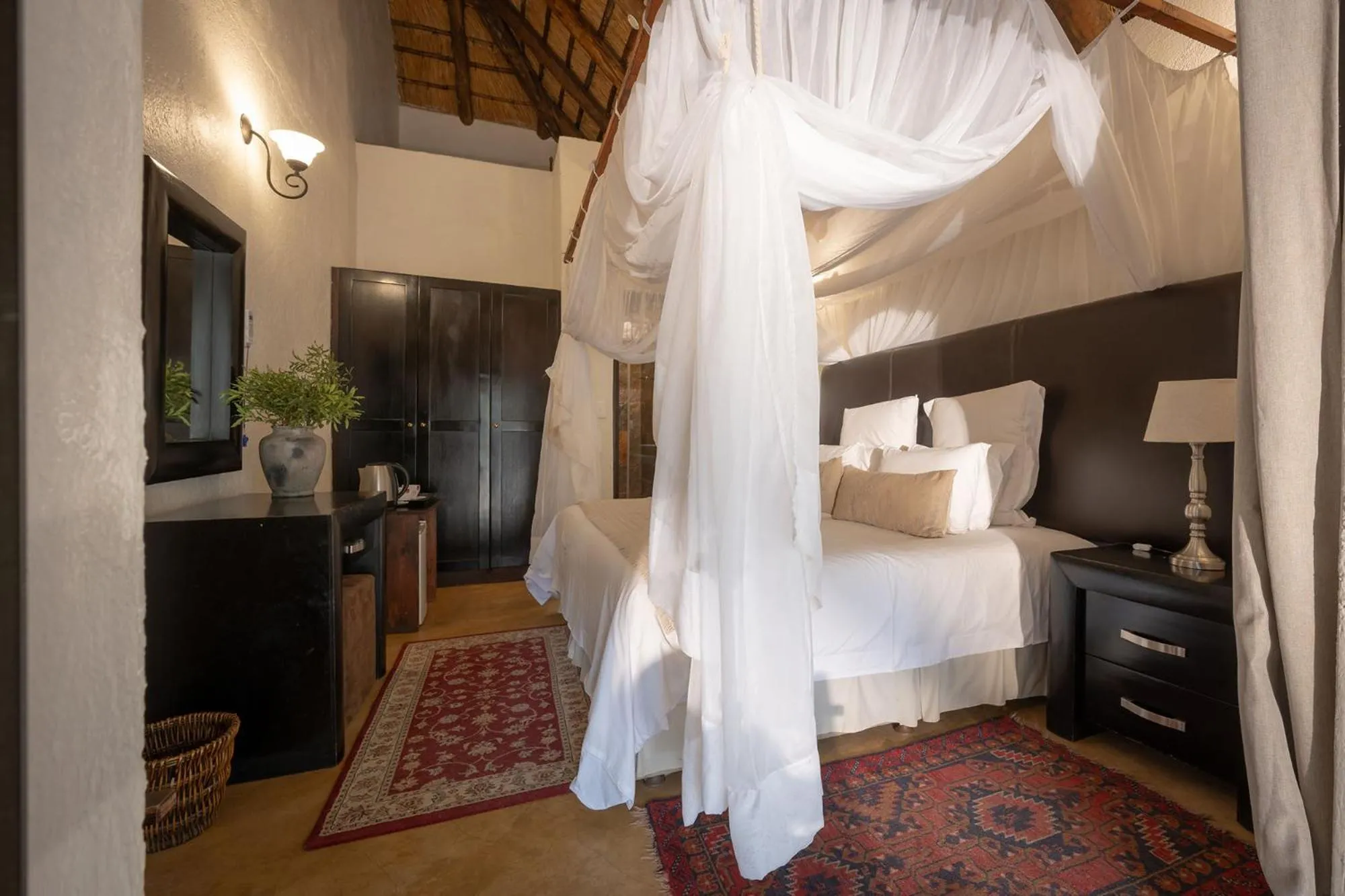 Property building, Bed in Karongwe- Shiduli Safari Lodge
