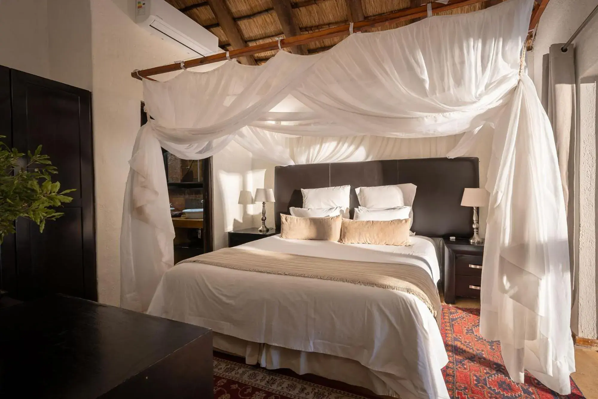 Property building, Bed in Karongwe- Shiduli Safari Lodge Property building, Bed in Karongwe- Shiduli Safari Lodge
