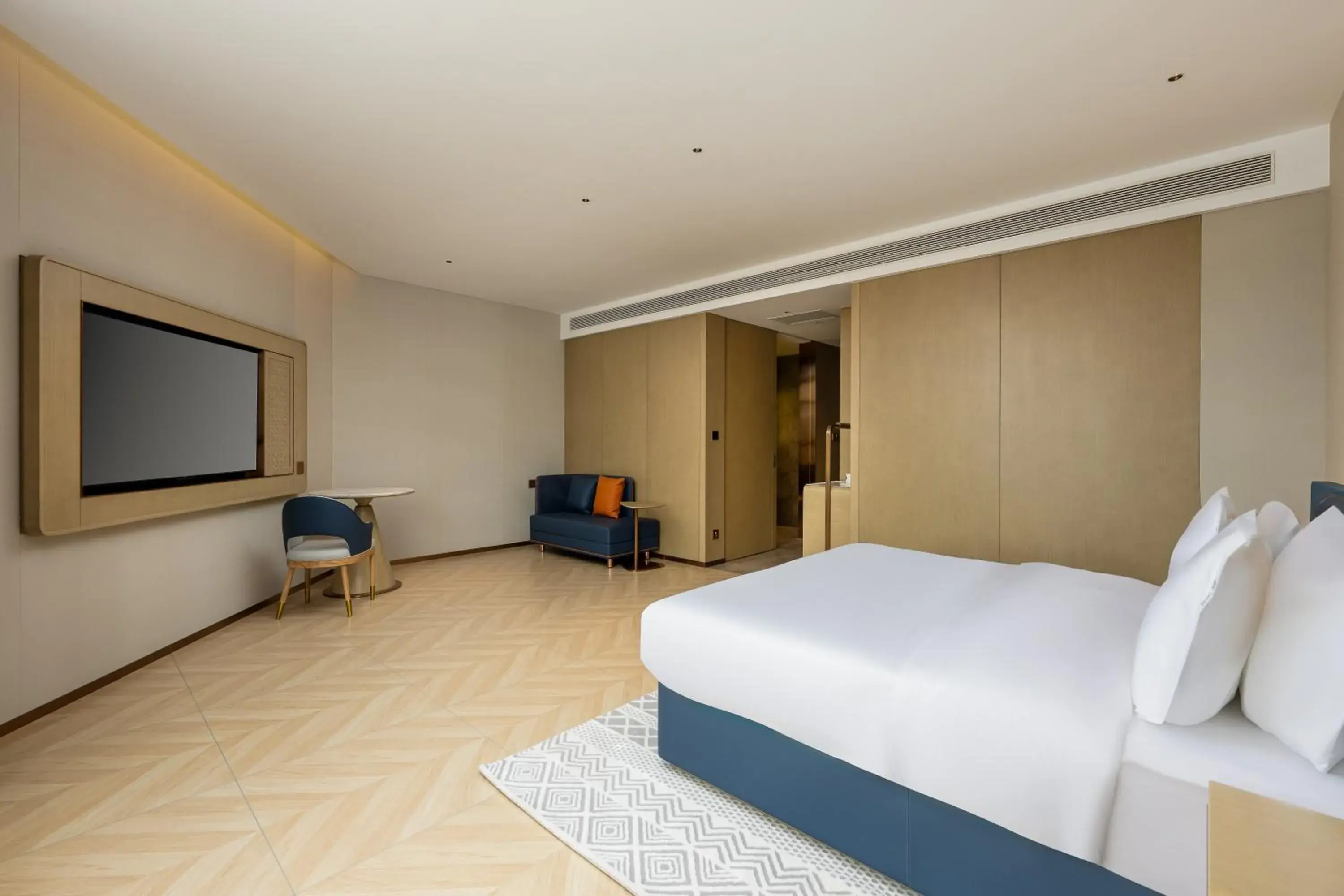 Standard King Room with Extra Floor Space in Holiday Inn Express Kashgar Downtown by IHG Standard King Room with Extra Floor Space in Holiday Inn Express Kashgar Downtown by IHG