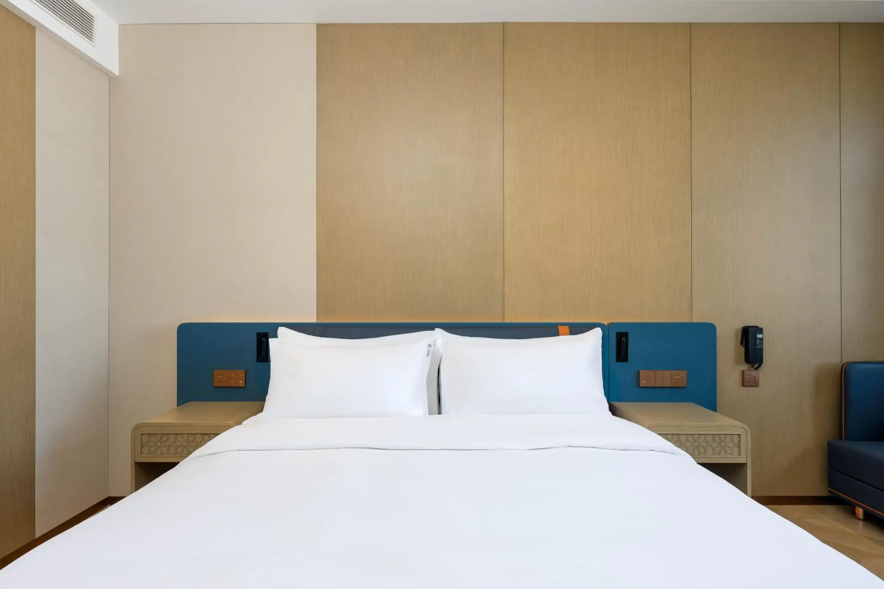 Standard King Room - Accessible in Holiday Inn Express Kashgar Downtown by IHG Standard King Room - Accessible in Holiday Inn Express Kashgar Downtown by IHG