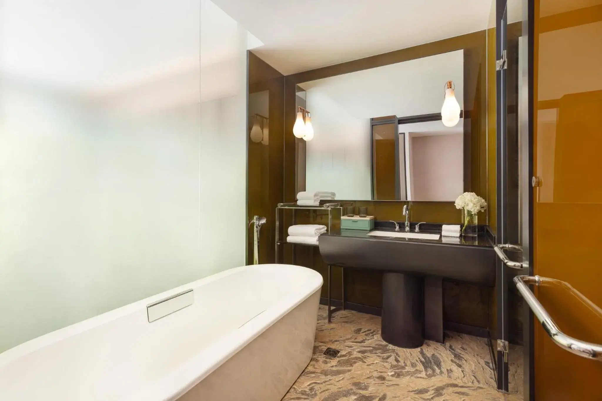 Standard Double Room with Two Double Beds in Holiday Inn Shanghai Minhang Center by IHG Standard Double Room with Two Double Beds in Holiday Inn Shanghai Minhang Center by IHG