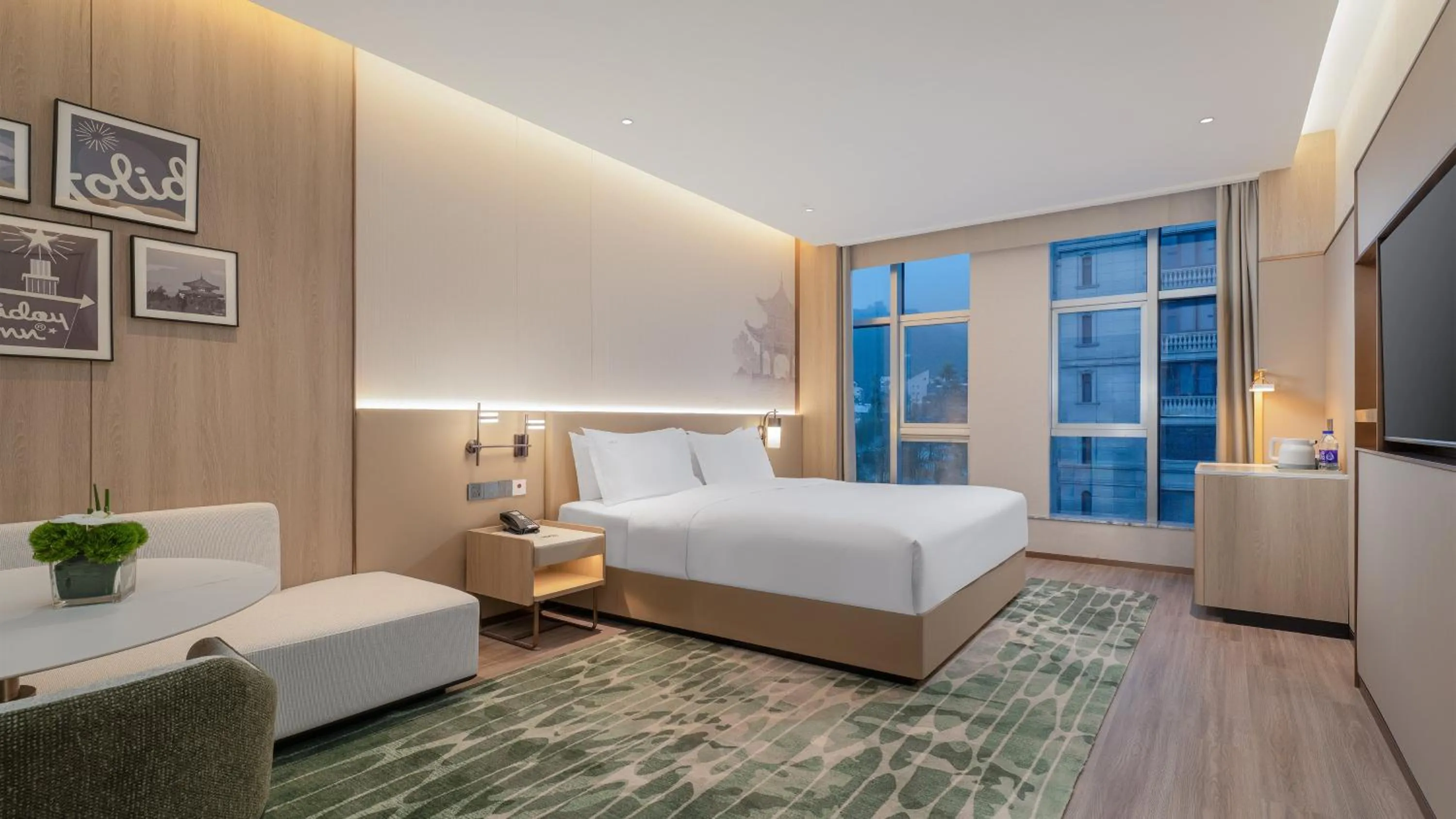 Photo of the whole room, Bed in Holiday Inn Jinan Thousand Buddha Mountain by IHG