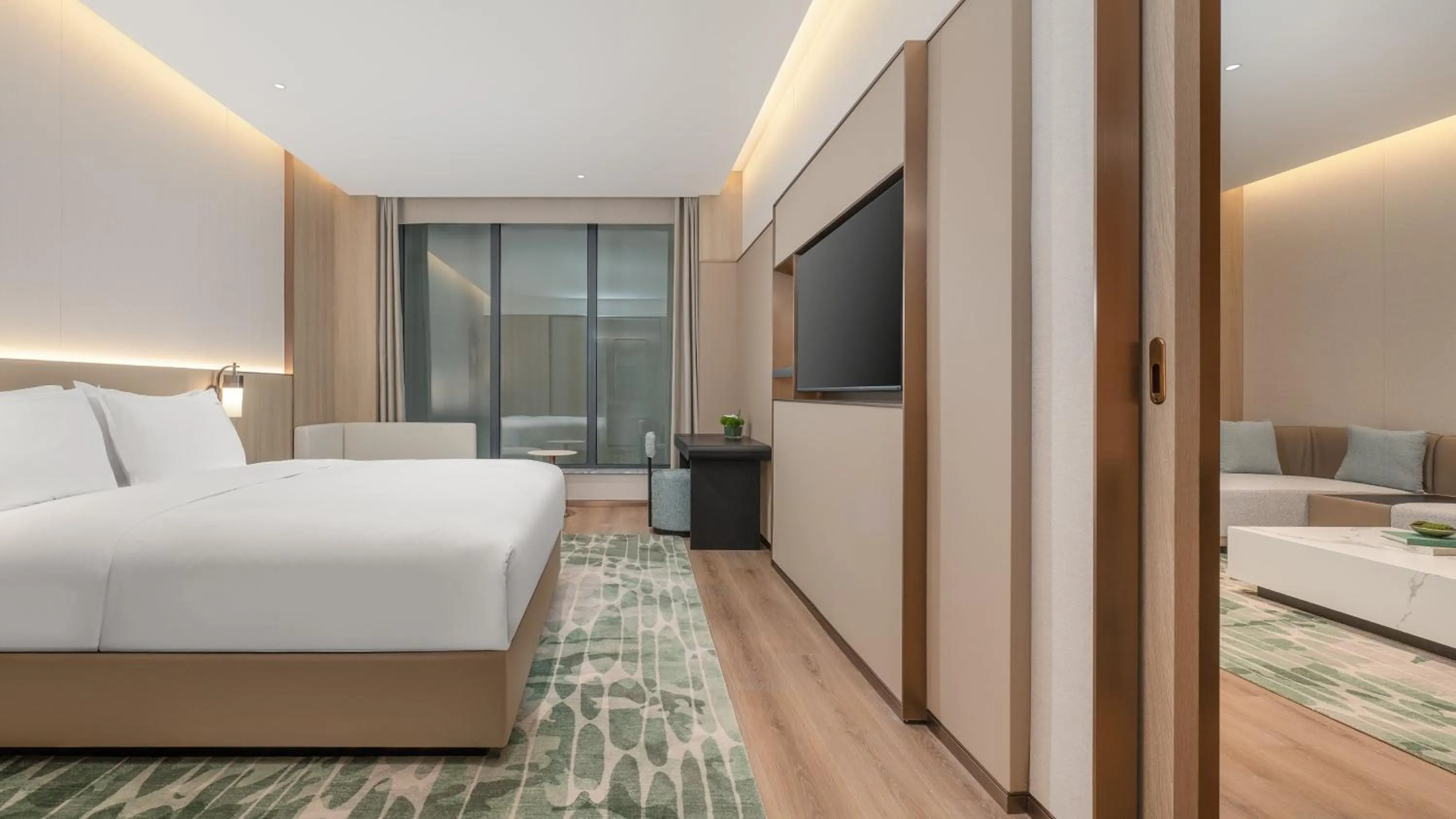 Photo of the whole room, Bed in Holiday Inn Jinan Thousand Buddha Mountain by IHG