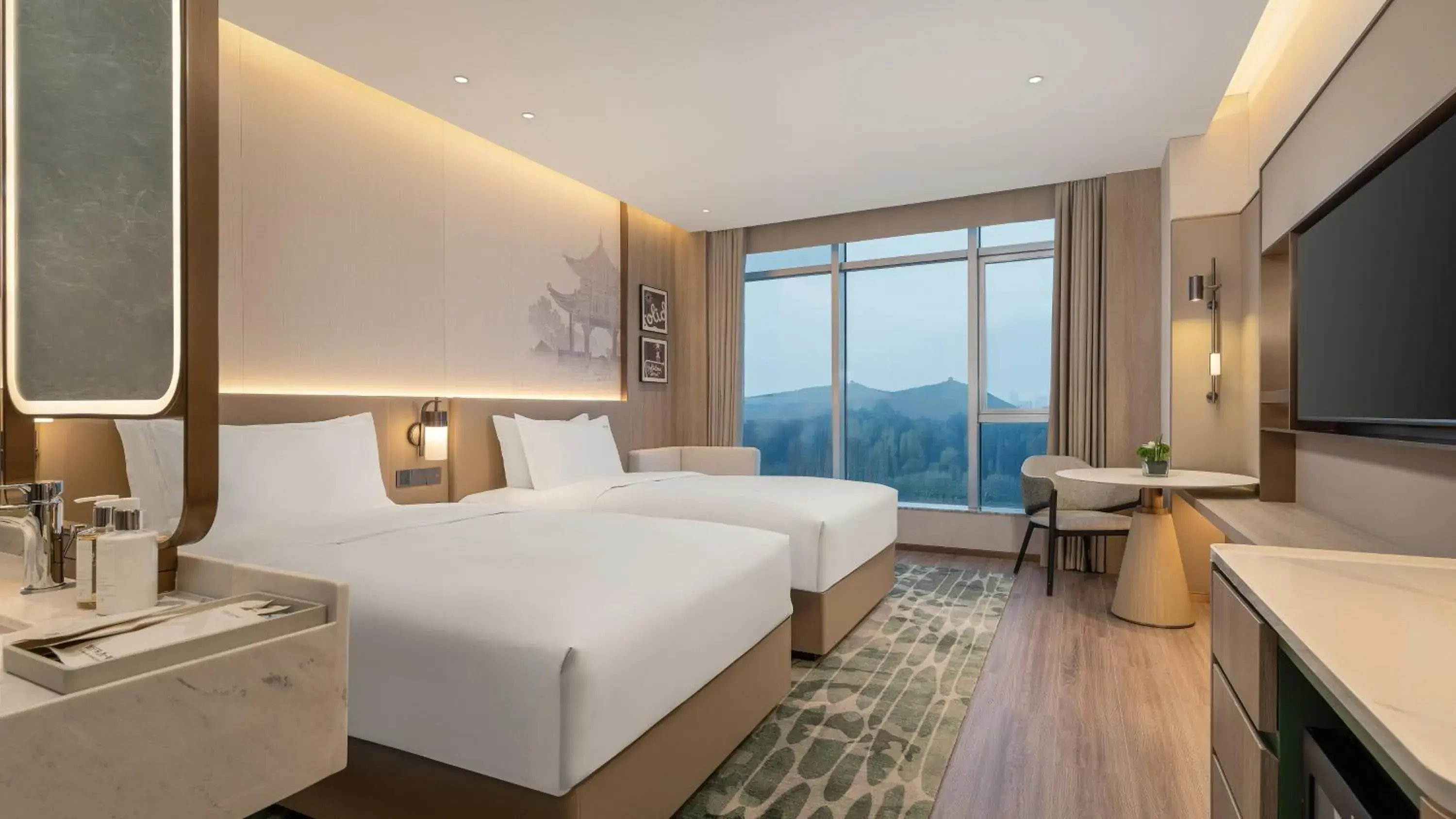 Standard Double Room with Two Double Beds in Holiday Inn Jinan Thousand Buddha Mountain by IHG Standard Double Room with Two Double Beds in Holiday Inn Jinan Thousand Buddha Mountain by IHG