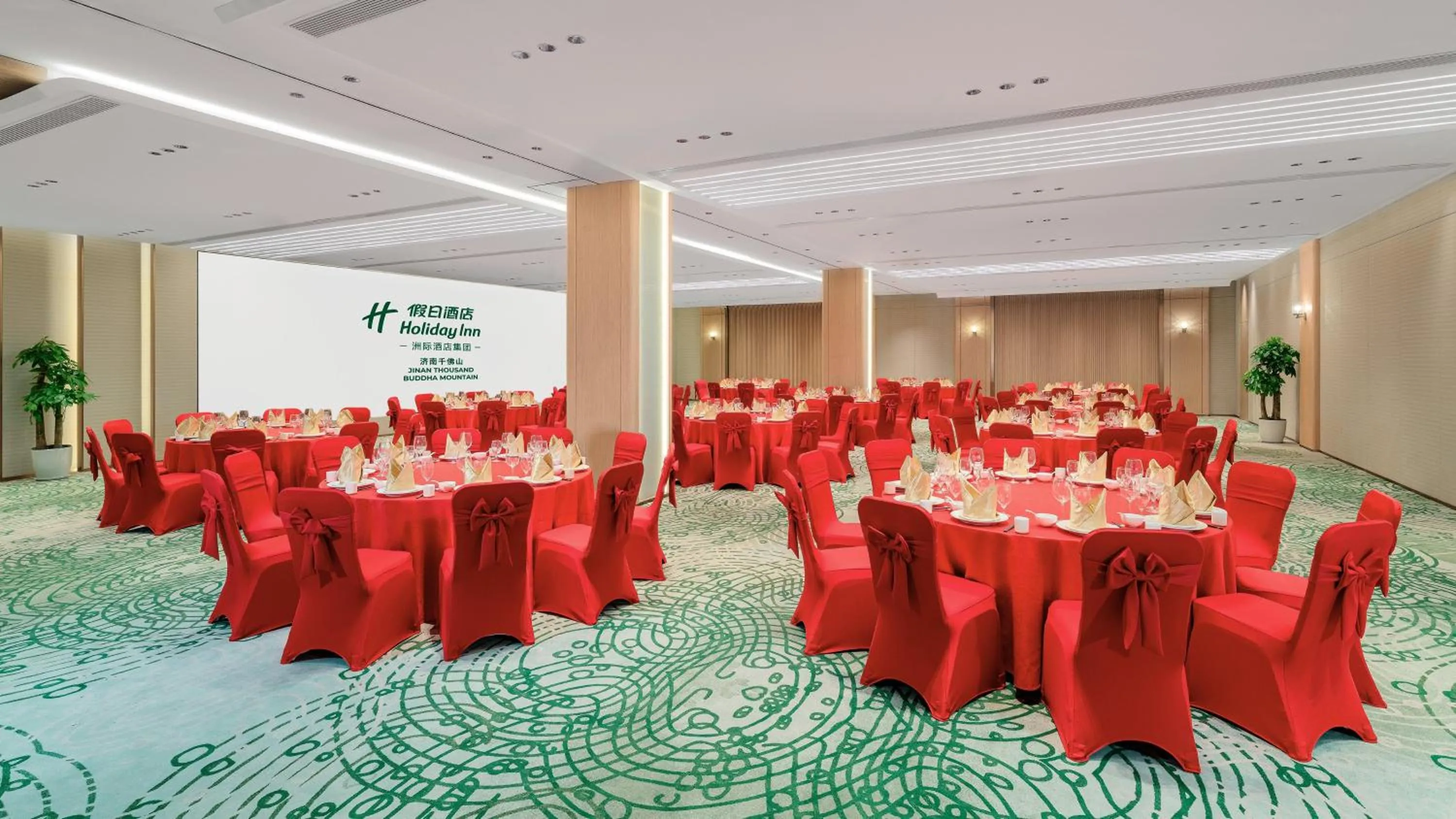 Meeting/conference room in Holiday Inn Jinan Thousand Buddha Mountain by IHG