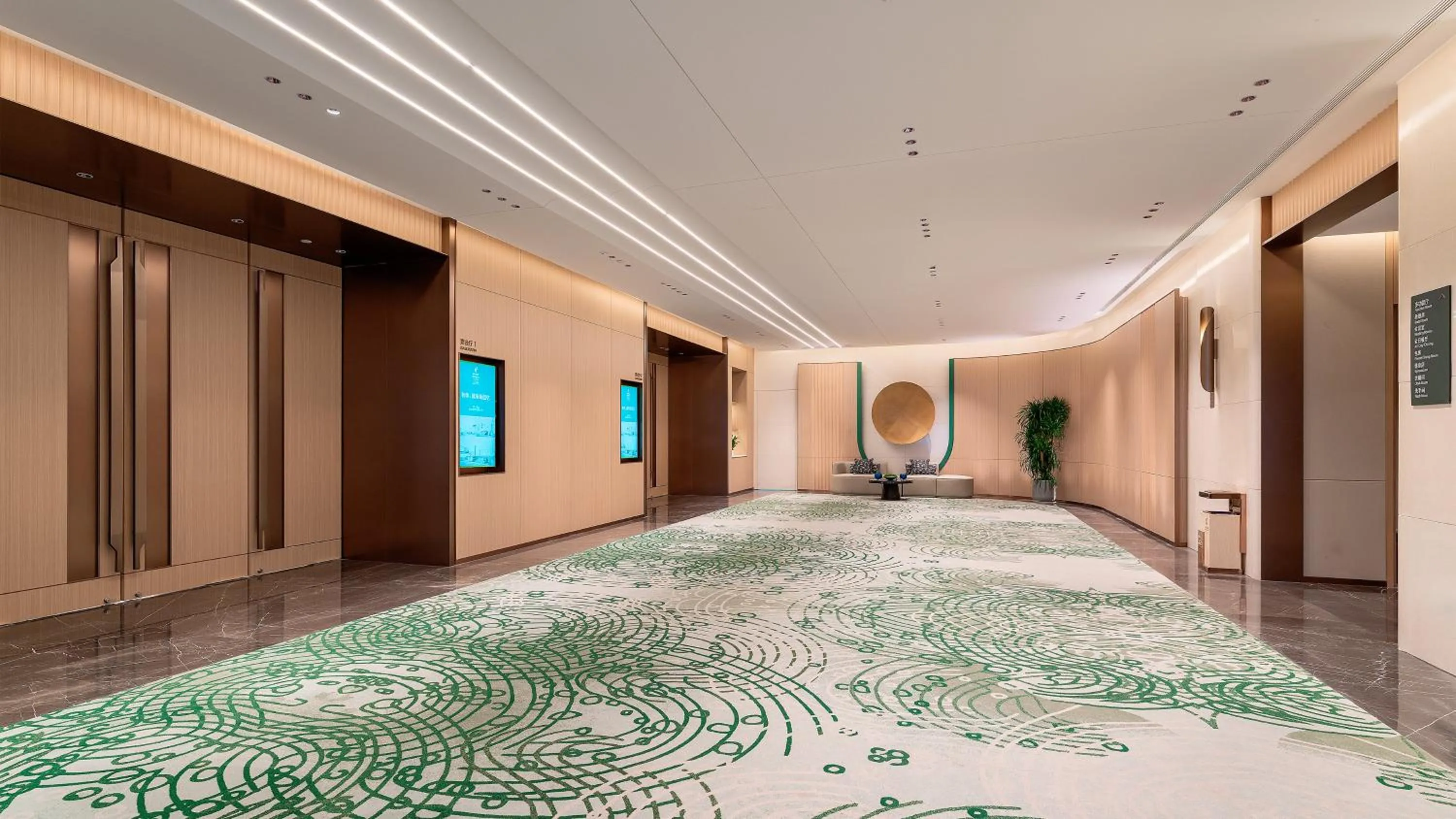 Meeting/conference room, Bed in Holiday Inn Jinan Thousand Buddha Mountain by IHG