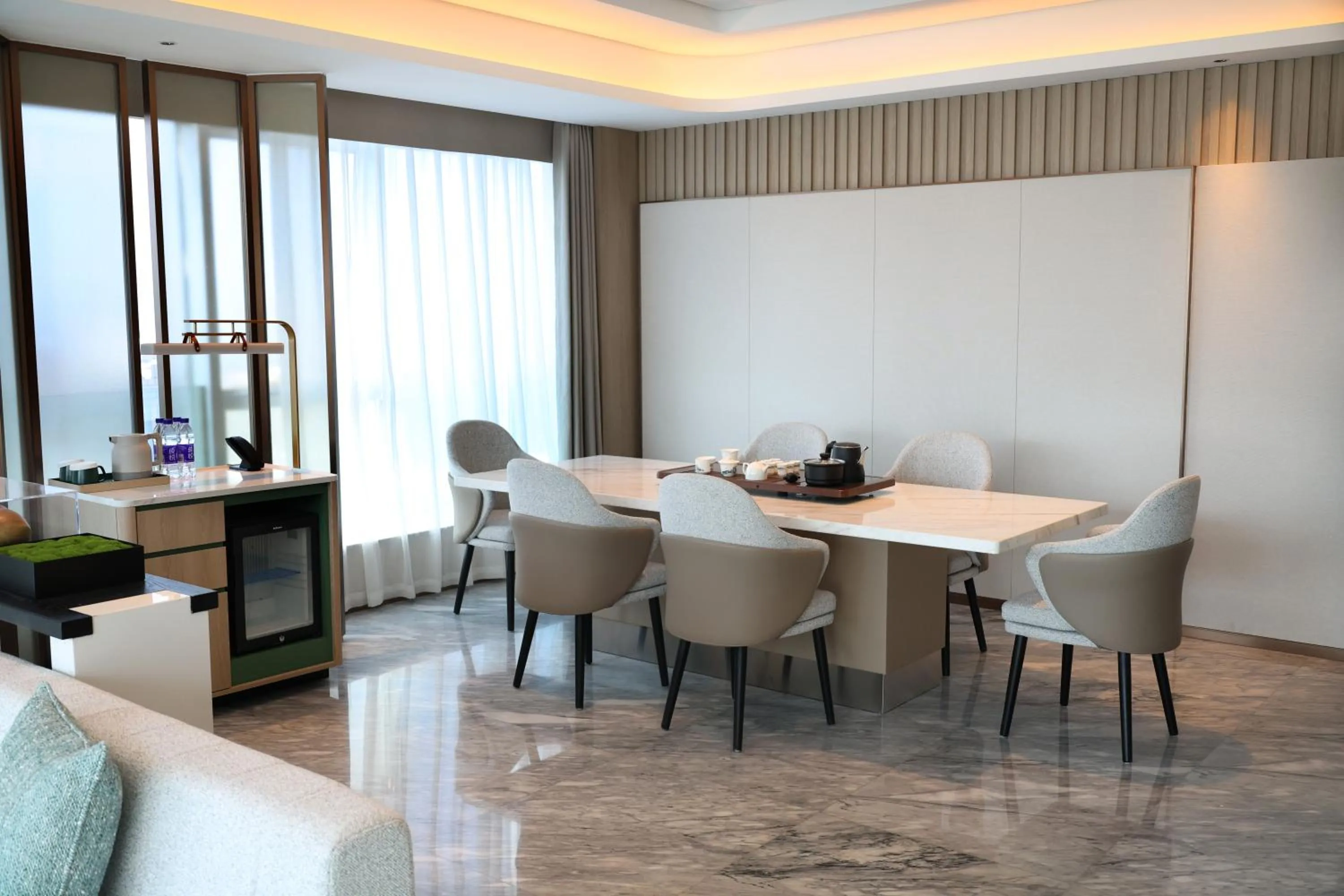 Living room in Holiday Inn Jinan Thousand Buddha Mountain by IHG