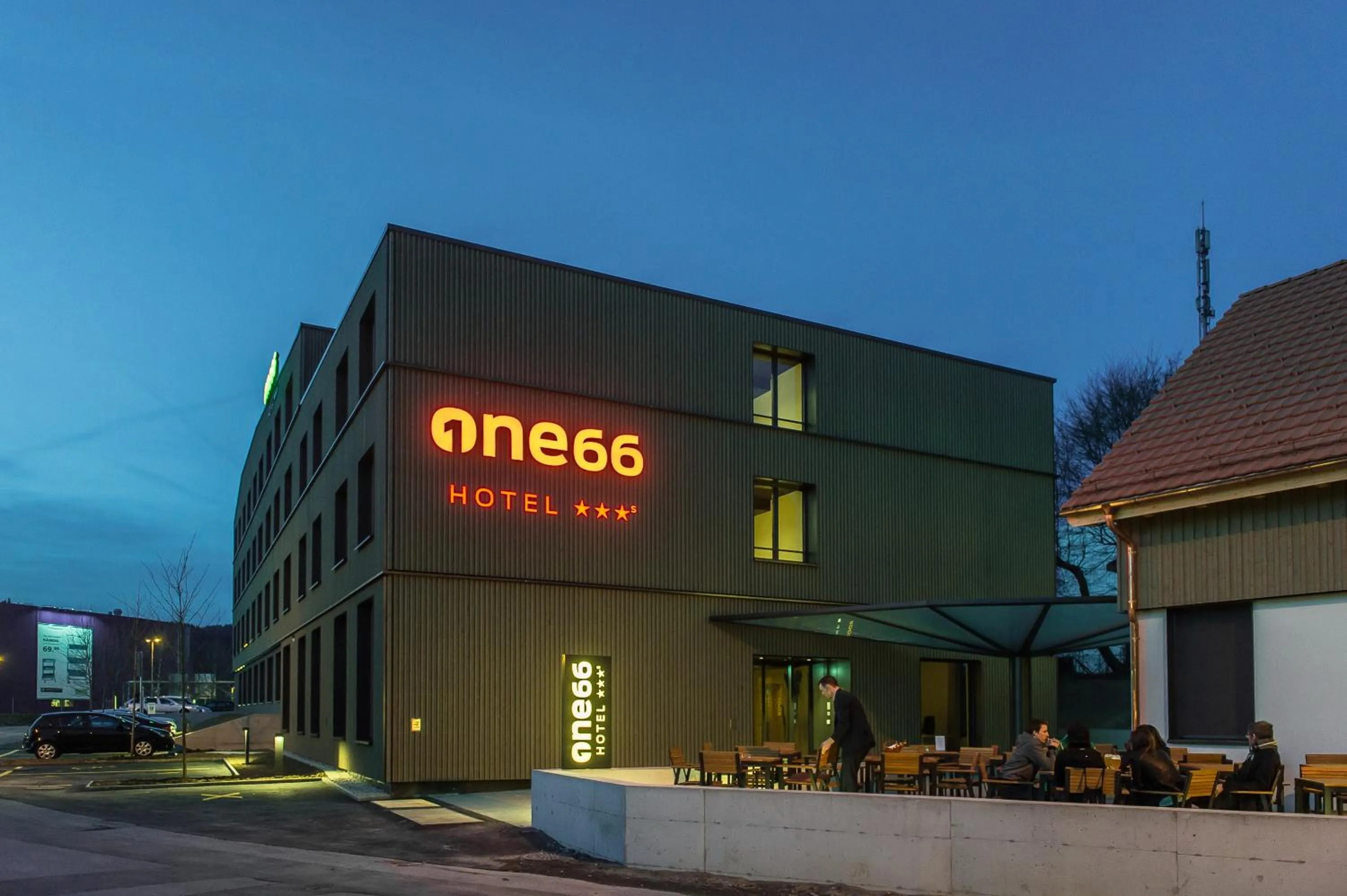 Facade/entrance in Hotel one66 (free parking garage)