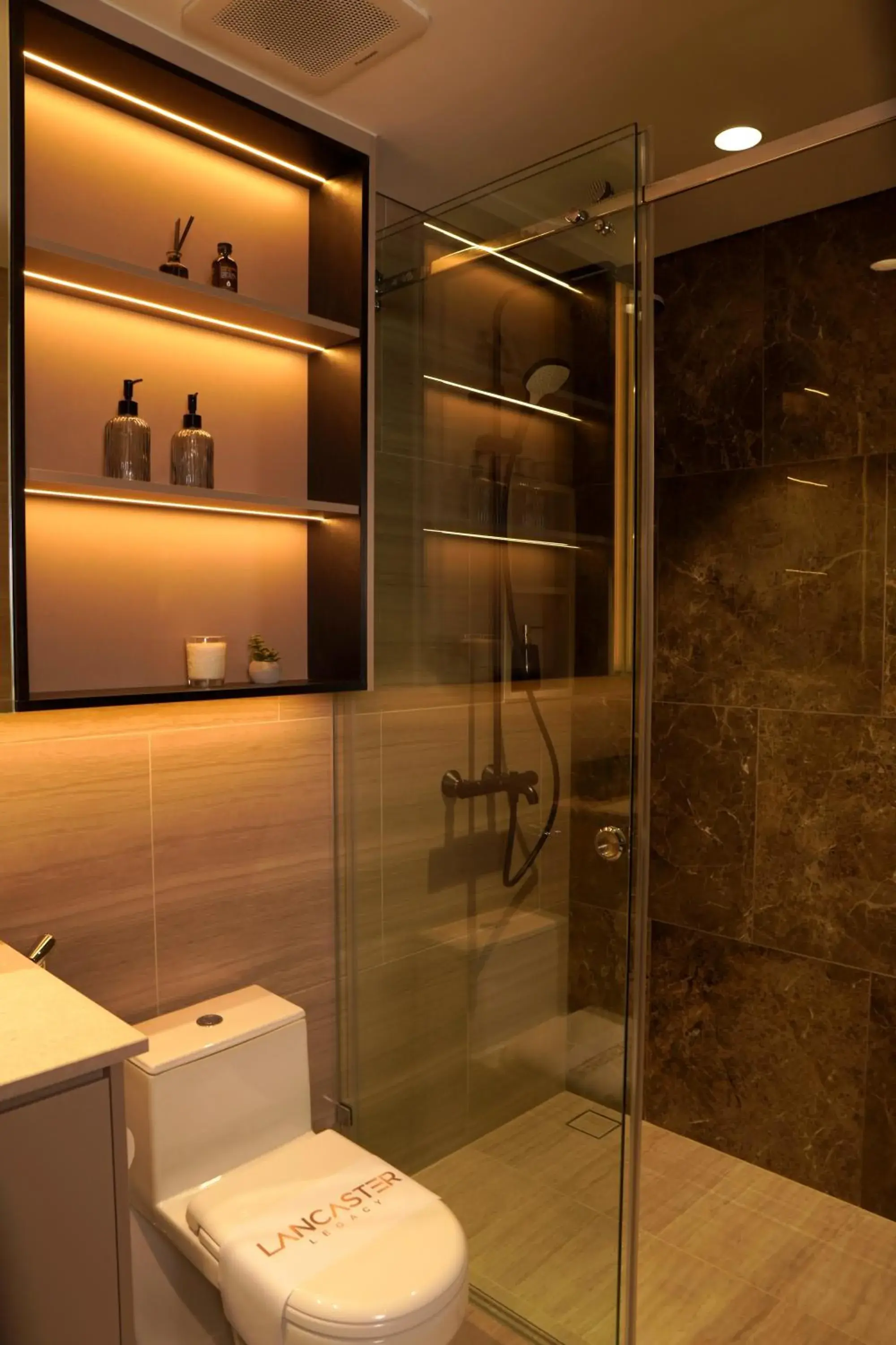 Shower in Lancaster Legacy Hotel & Apartments Shower in Lancaster Legacy Hotel & Apartments