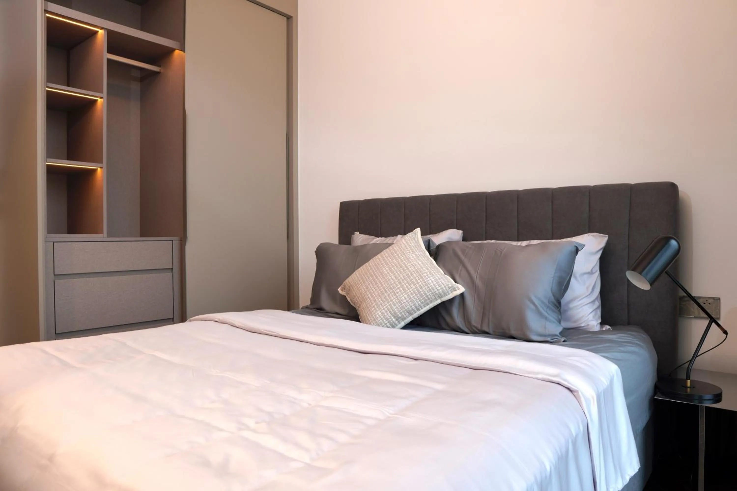 Bed in Lancaster Legacy Hotel & Apartments